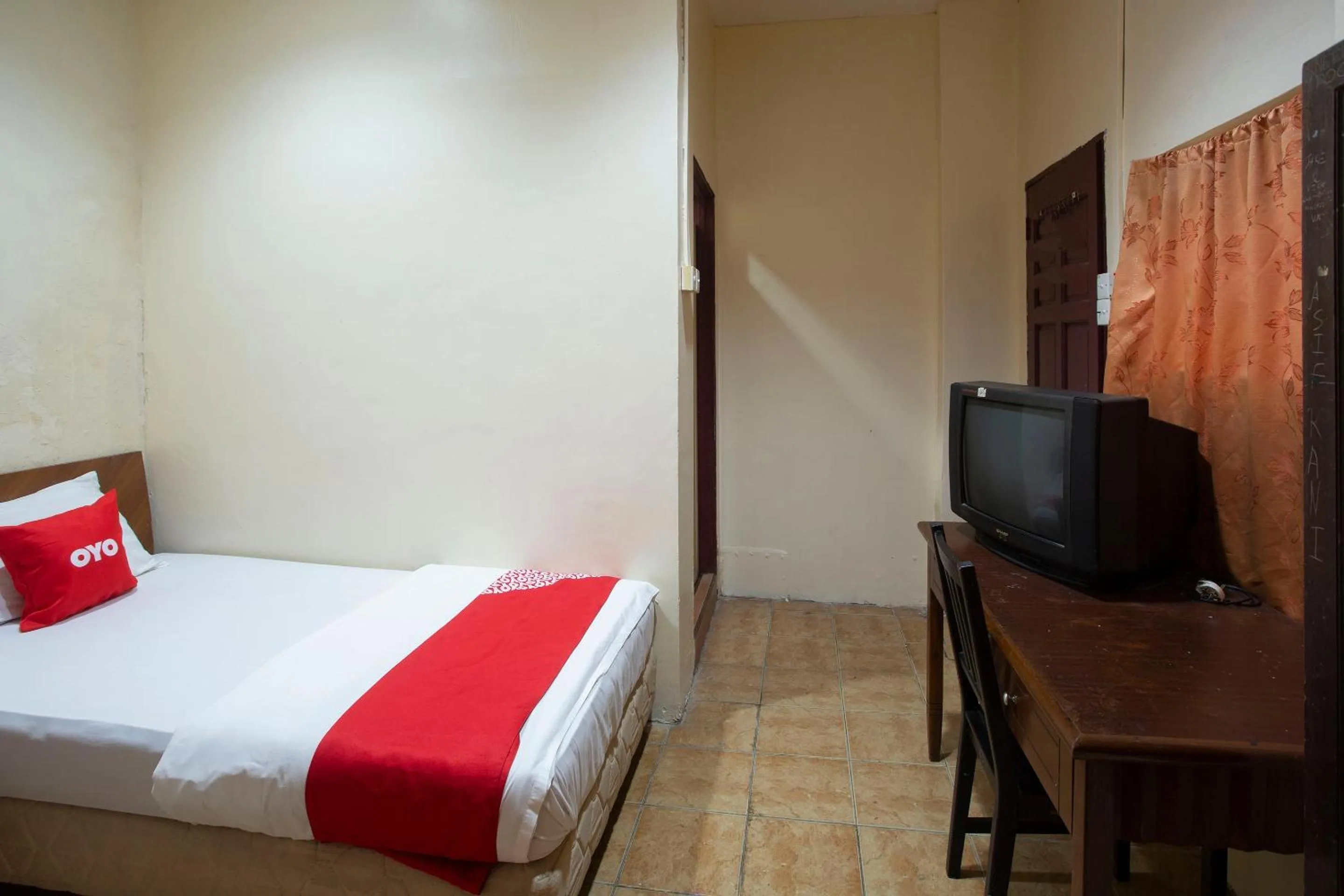 Bedroom, Bed in SPOT ON 90137 Casavilla Hotel Pudu