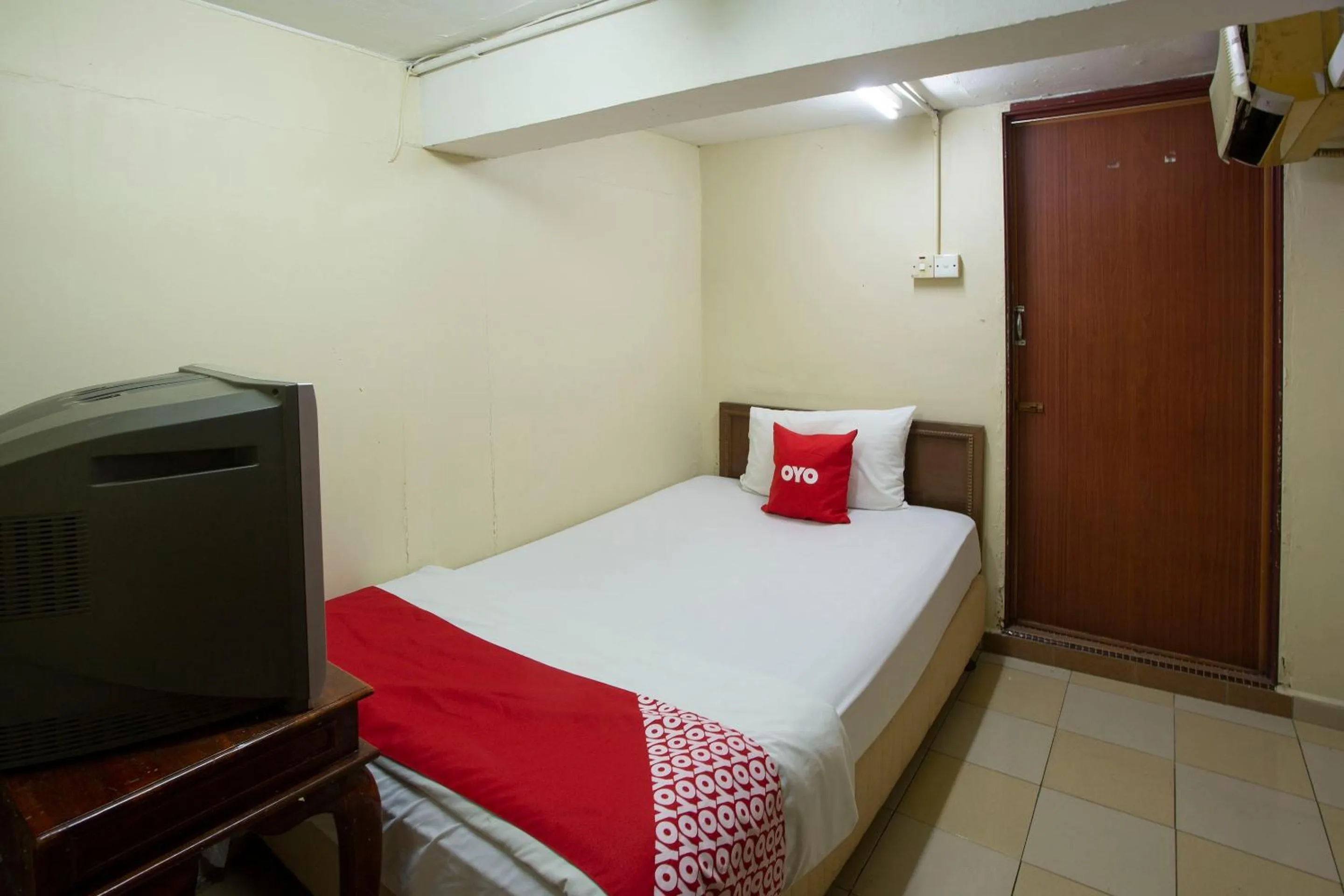 Bedroom, Bed in SPOT ON 90137 Casavilla Hotel Pudu