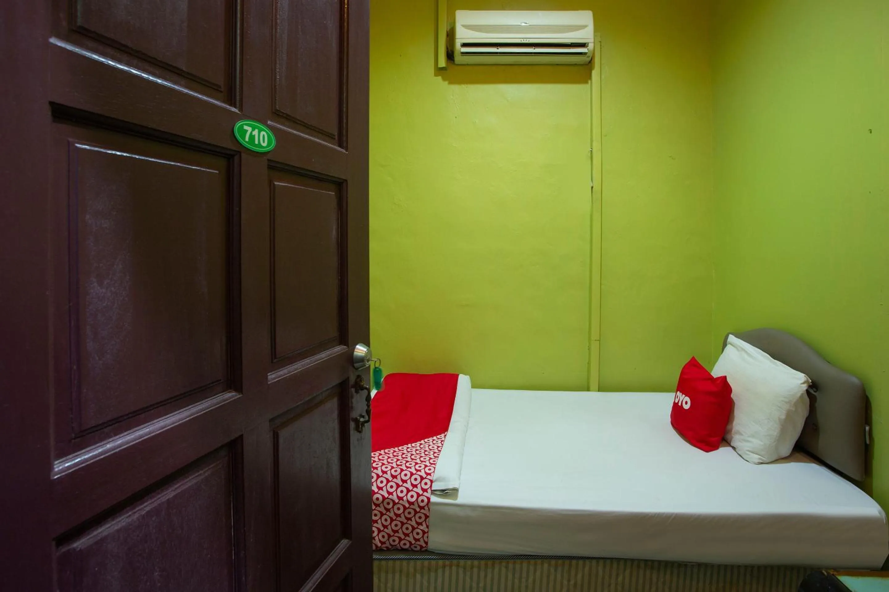 Bedroom, Bed in SPOT ON 90137 Casavilla Hotel Pudu