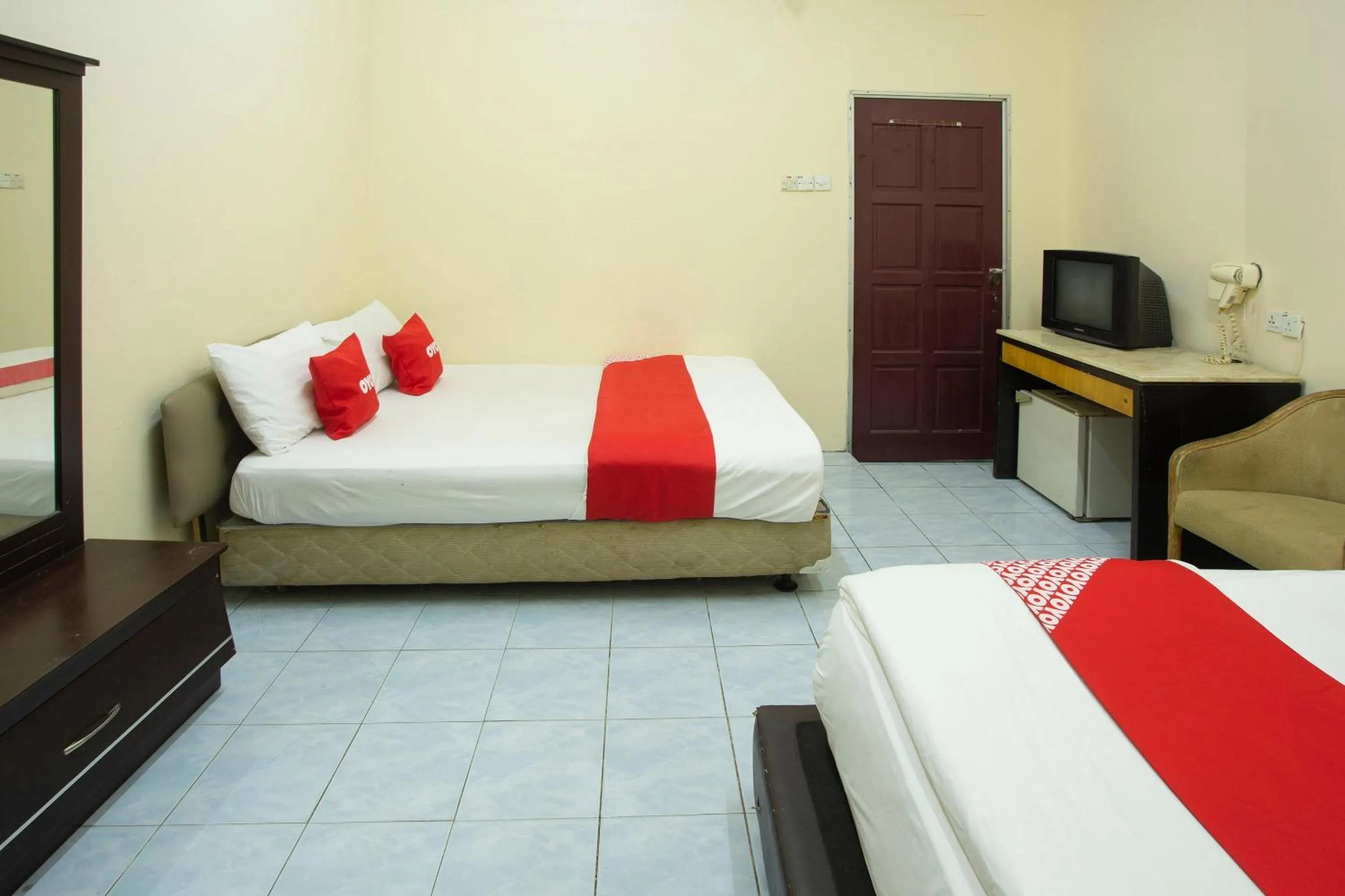 Bedroom, Bed in SPOT ON 90137 Casavilla Hotel Pudu