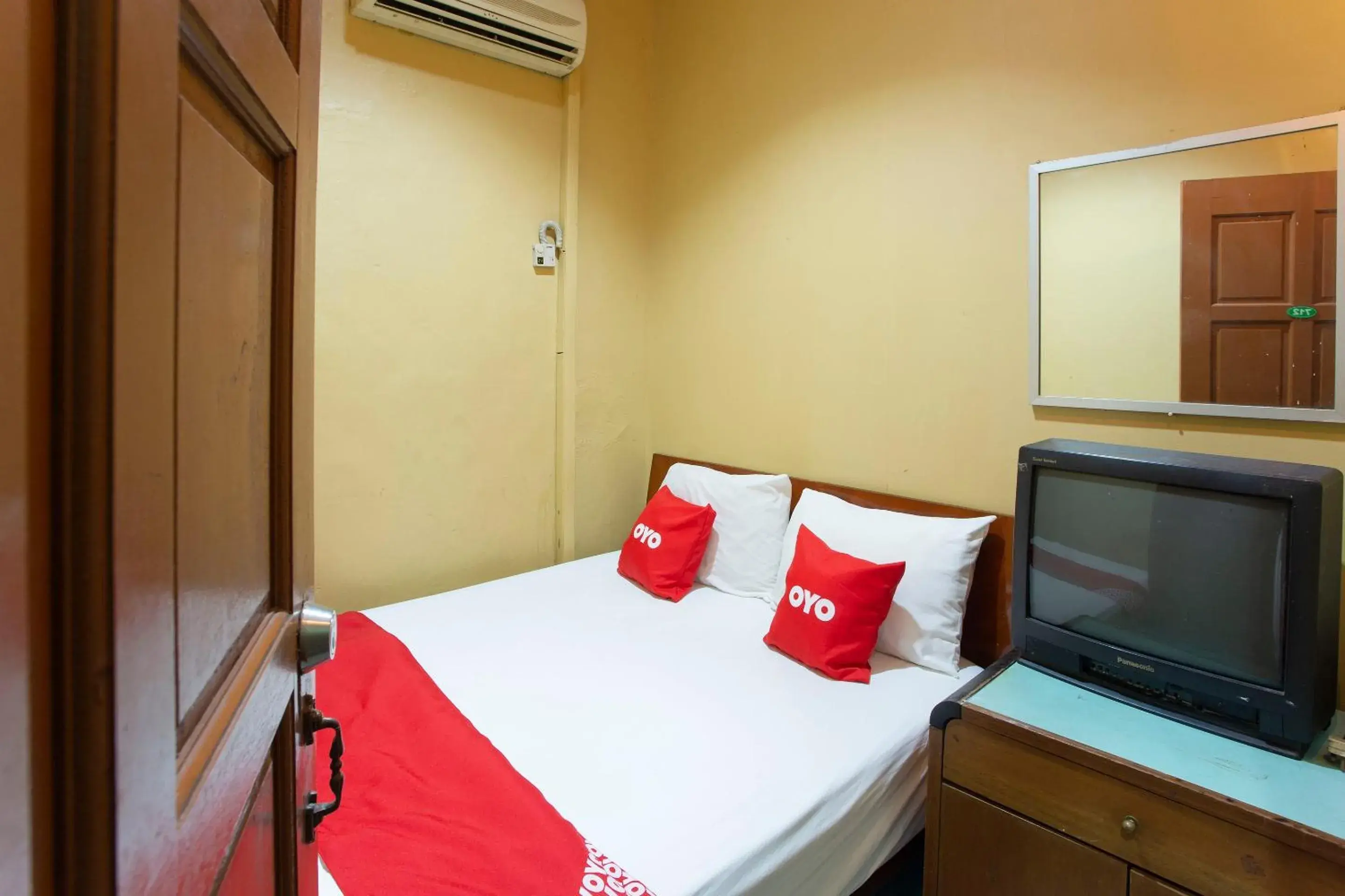 Standard Double Room in SPOT ON 90137 Casavilla Hotel Pudu Standard Double Room in SPOT ON 90137 Casavilla Hotel Pudu