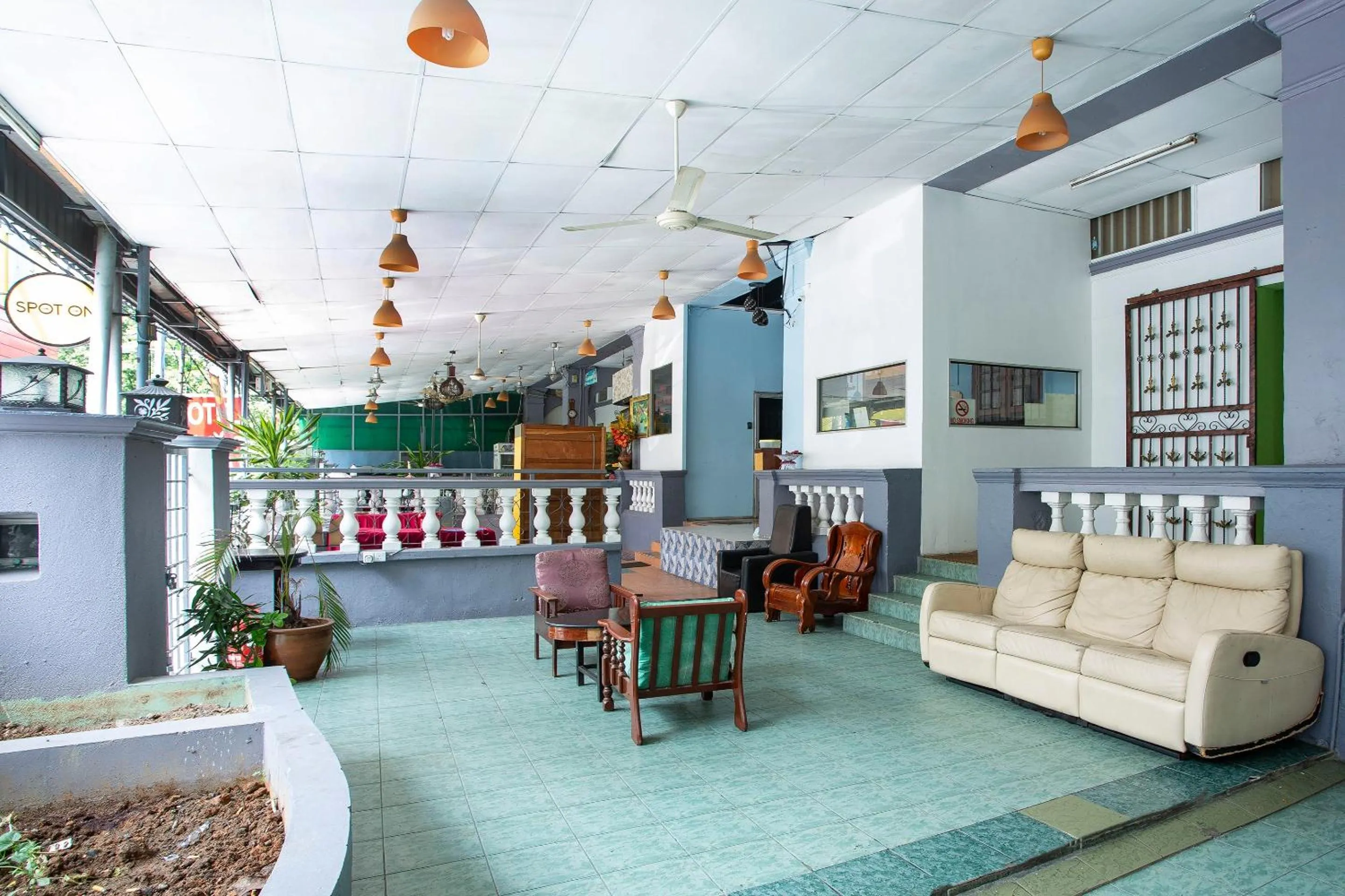 Lobby or reception in SPOT ON 90137 Casavilla Hotel Pudu