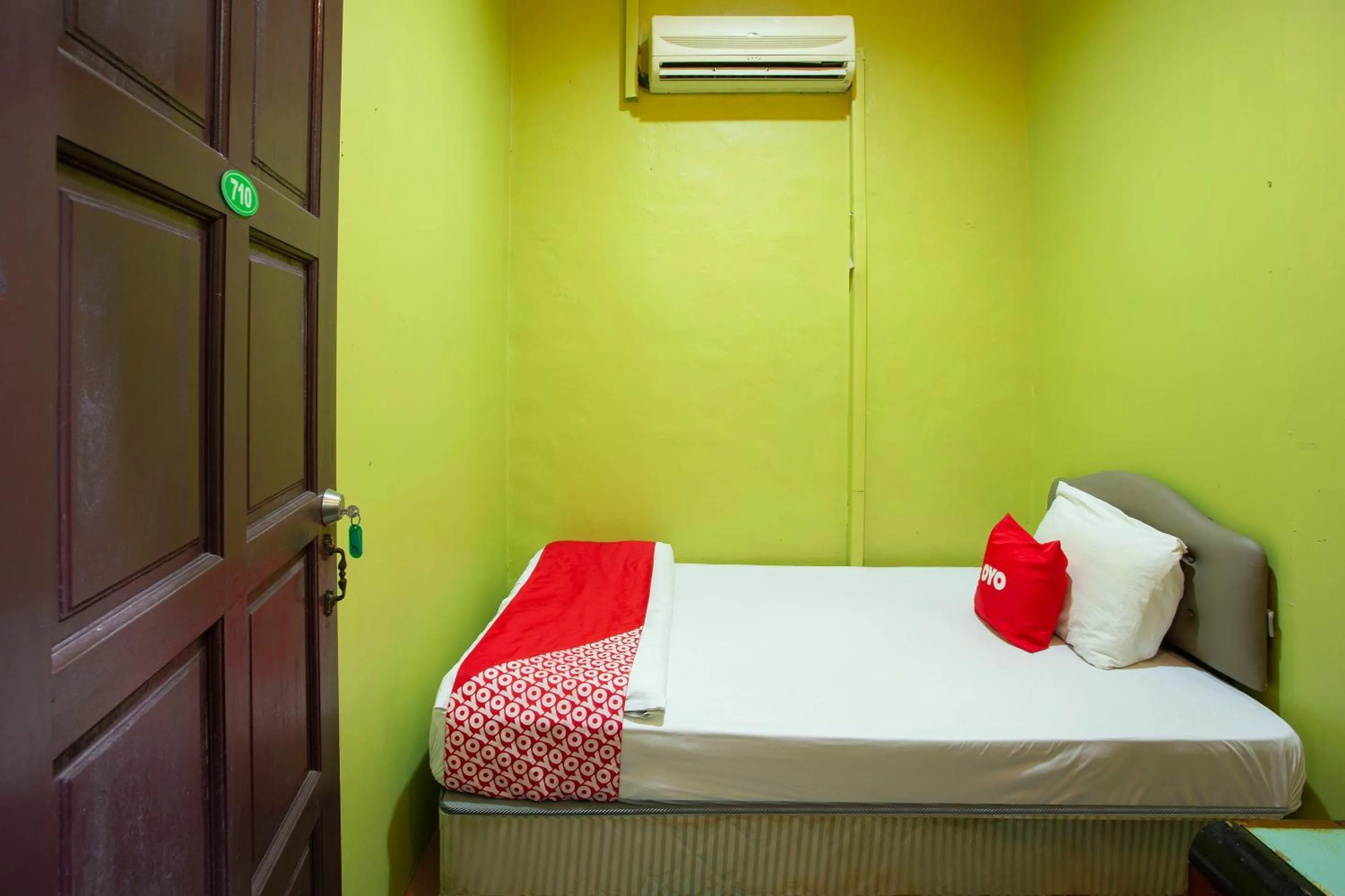 Bedroom, Bed in SPOT ON 90137 Casavilla Hotel Pudu