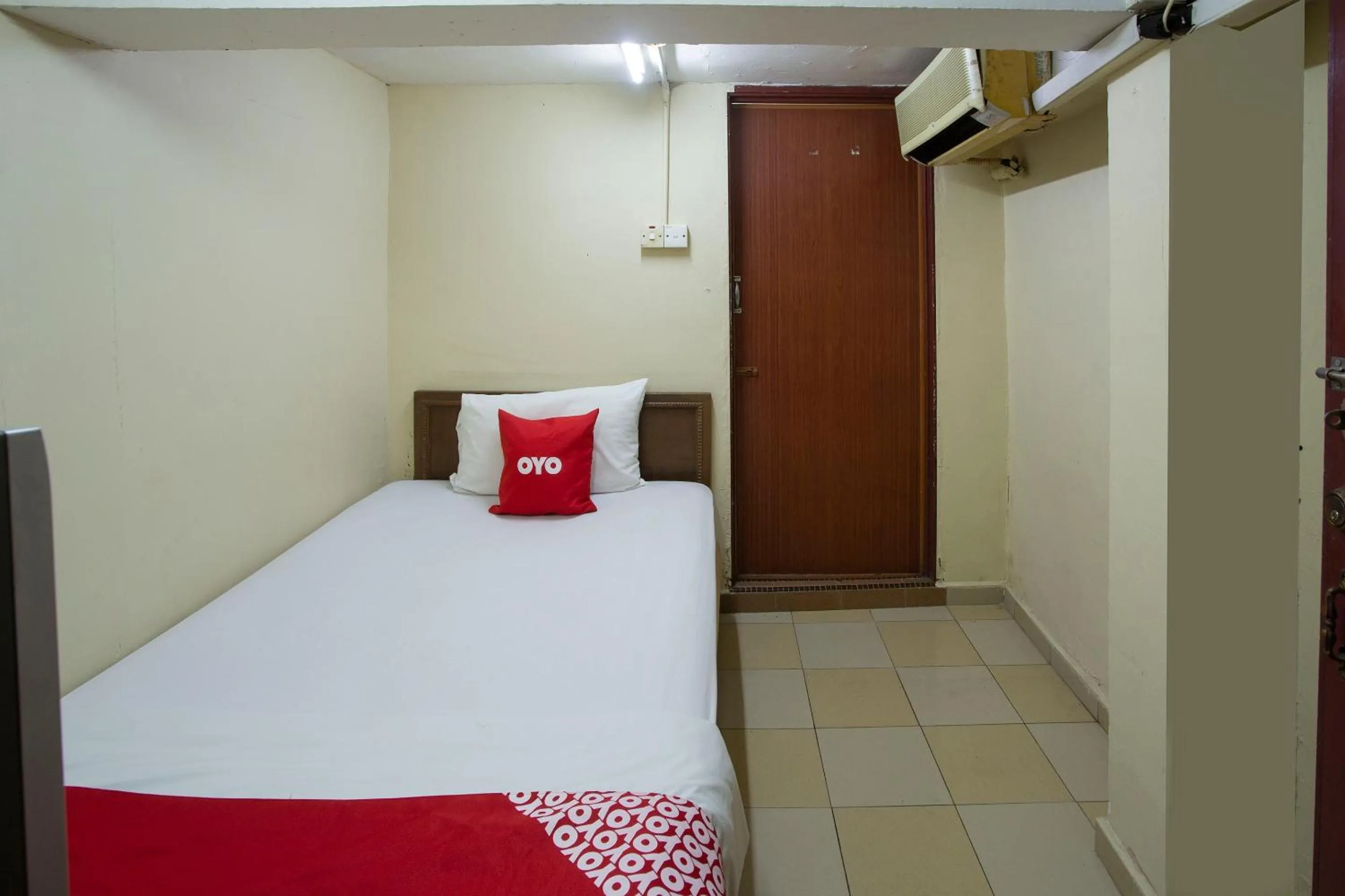 Bedroom, Bed in SPOT ON 90137 Casavilla Hotel Pudu