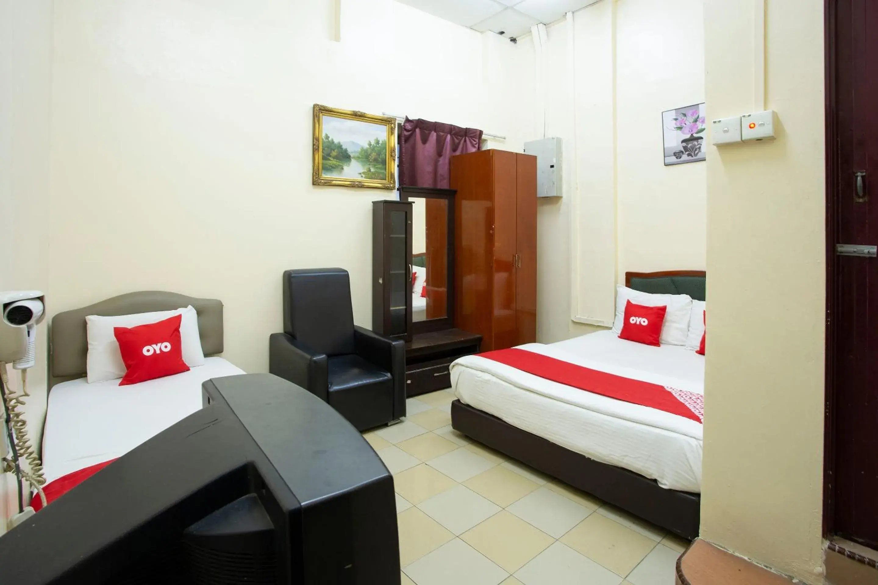 Economy Triple Room in SPOT ON 90137 Casavilla Hotel Pudu Economy Triple Room in SPOT ON 90137 Casavilla Hotel Pudu