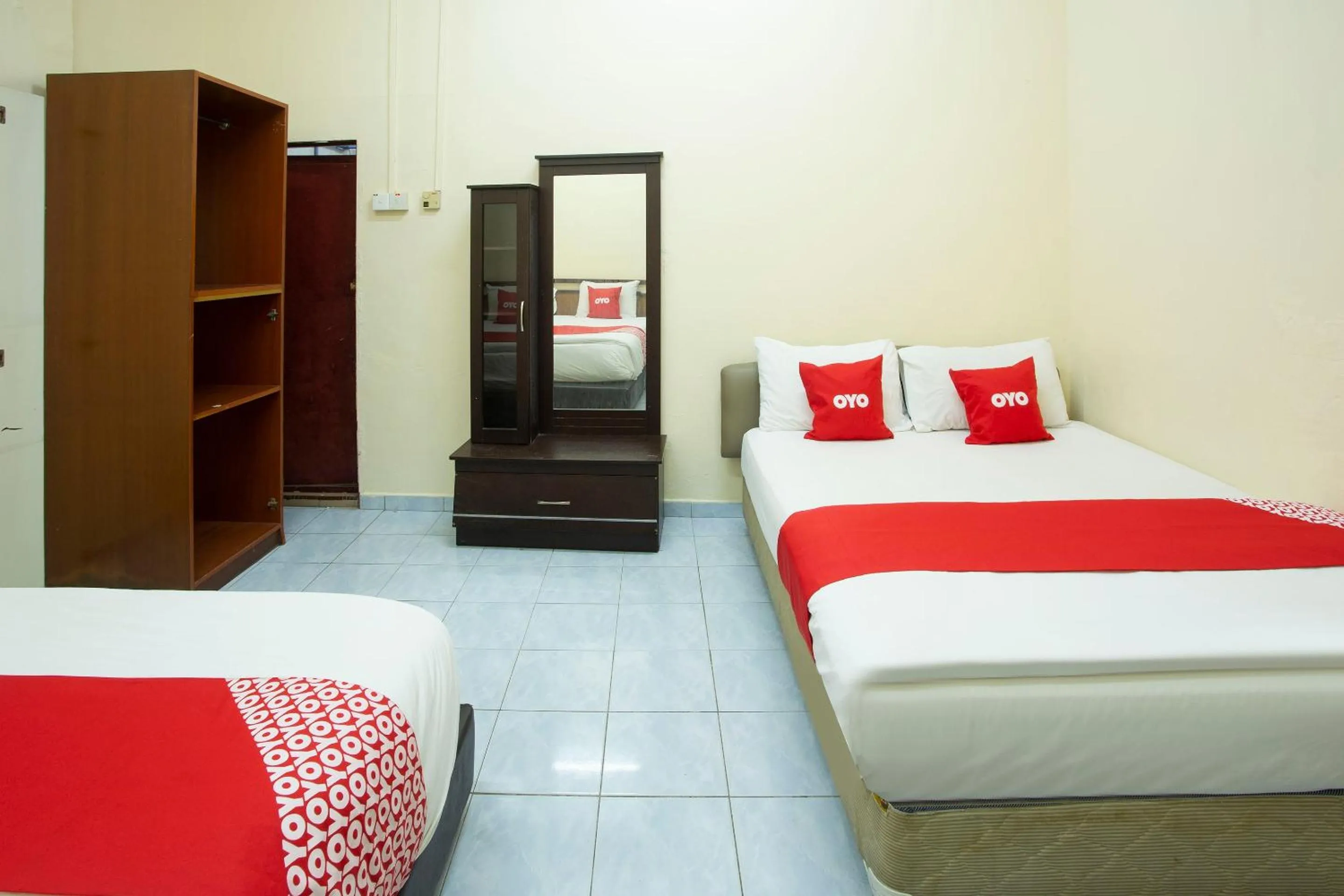 Bedroom, Bed in SPOT ON 90137 Casavilla Hotel Pudu