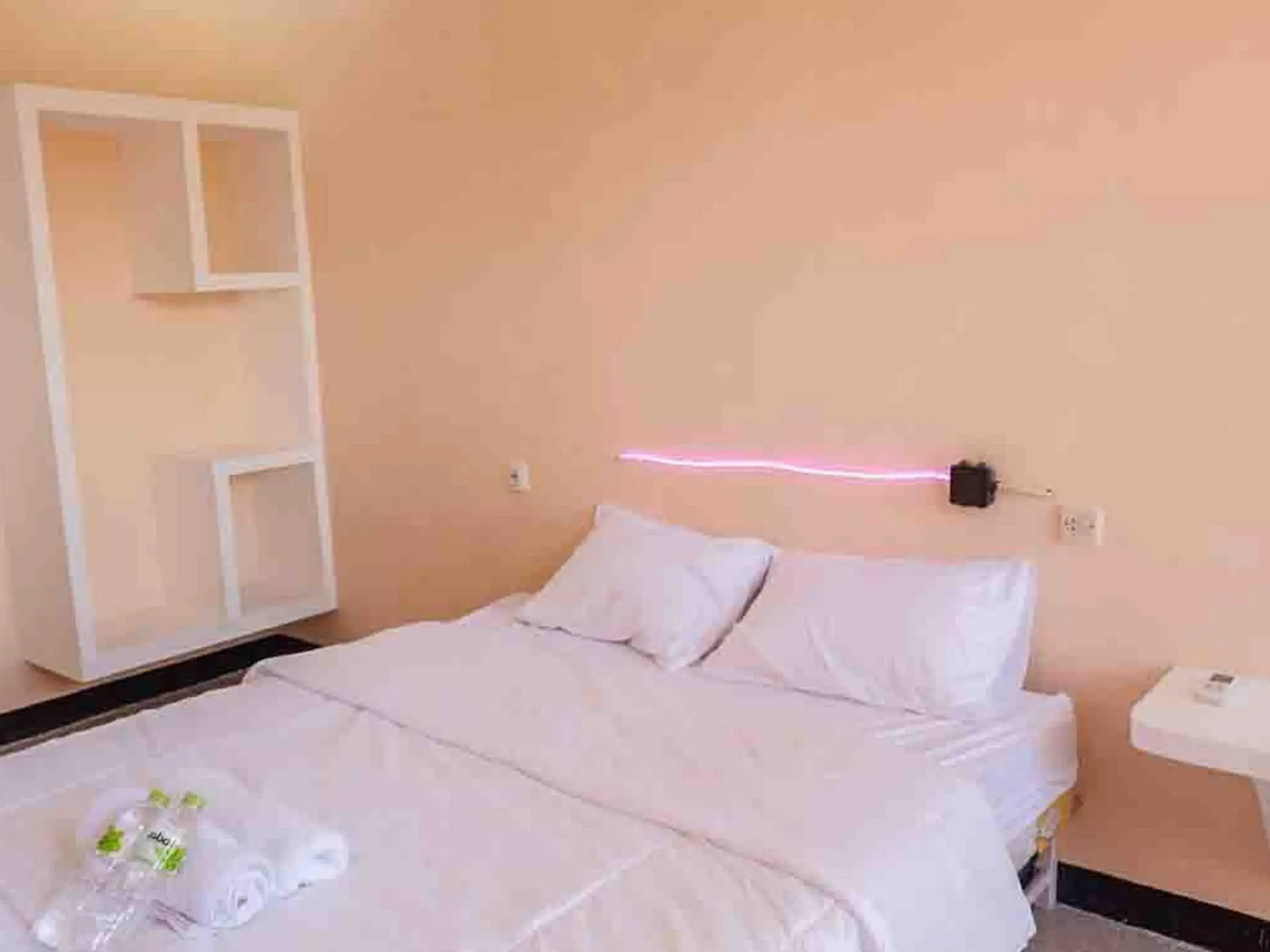 Standard Double Room in Artayya Puri 2 near Alun Alun Caruban Mitra RedDoorz Standard Double Room in Artayya Puri 2 near Alun Alun Caruban Mitra RedDoorz