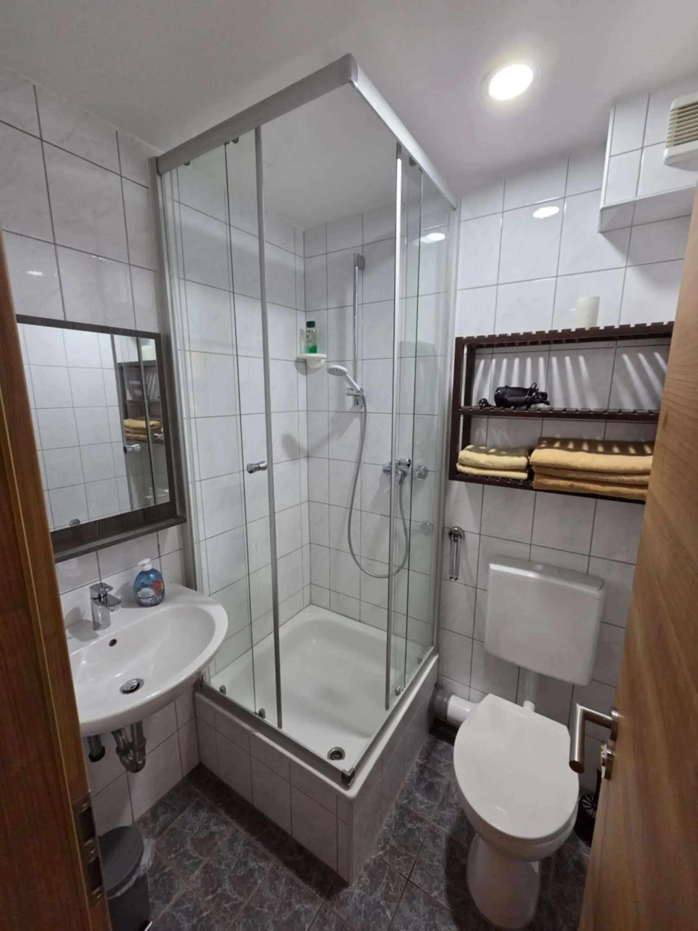 Twin Room - single occupancy in Landgasthof Frankentor Twin Room - single occupancy in Landgasthof Frankentor