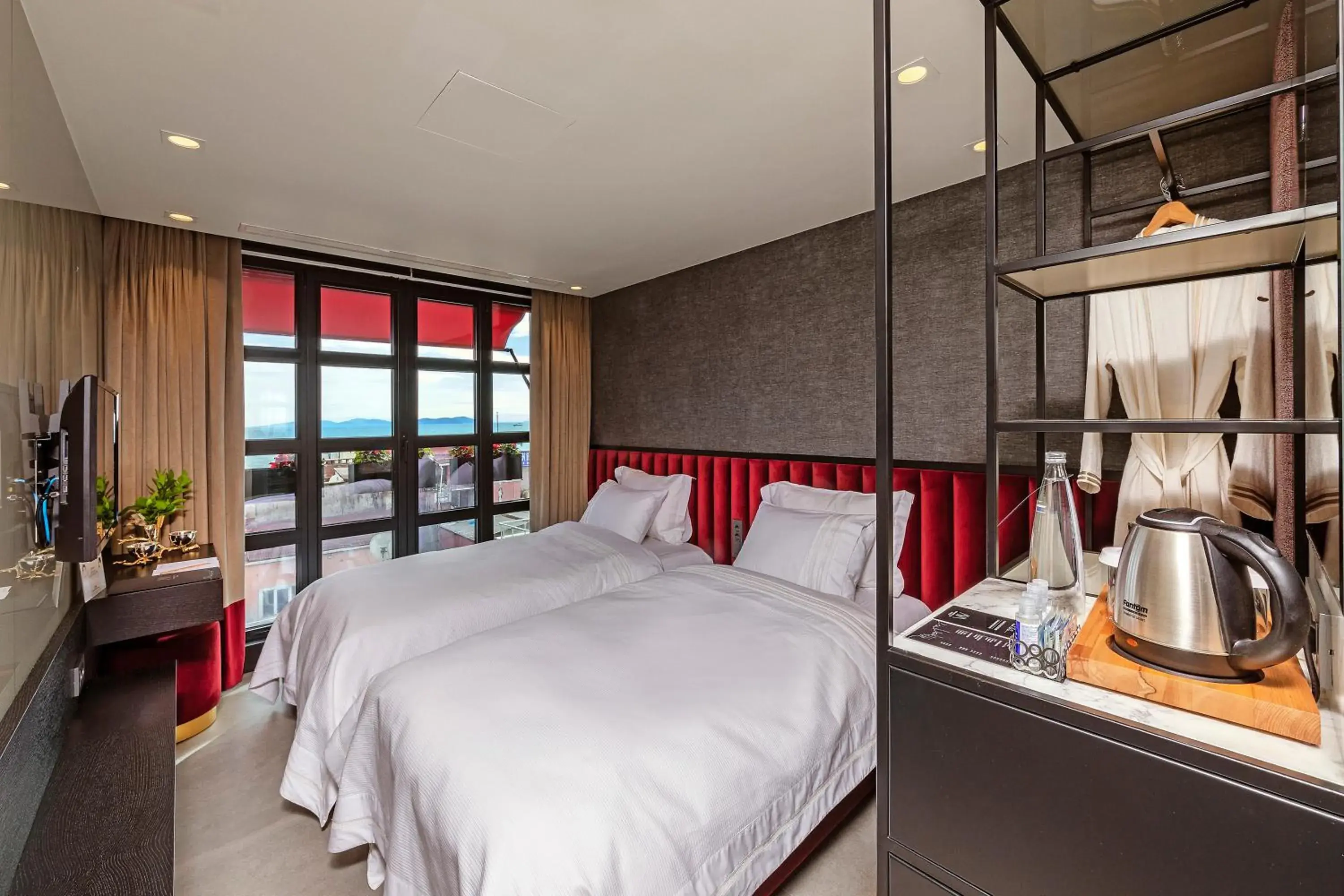 Deluxe Twin Room with Sea View in Aya Sultanahmet Hotel Deluxe Twin Room with Sea View in Aya Sultanahmet Hotel