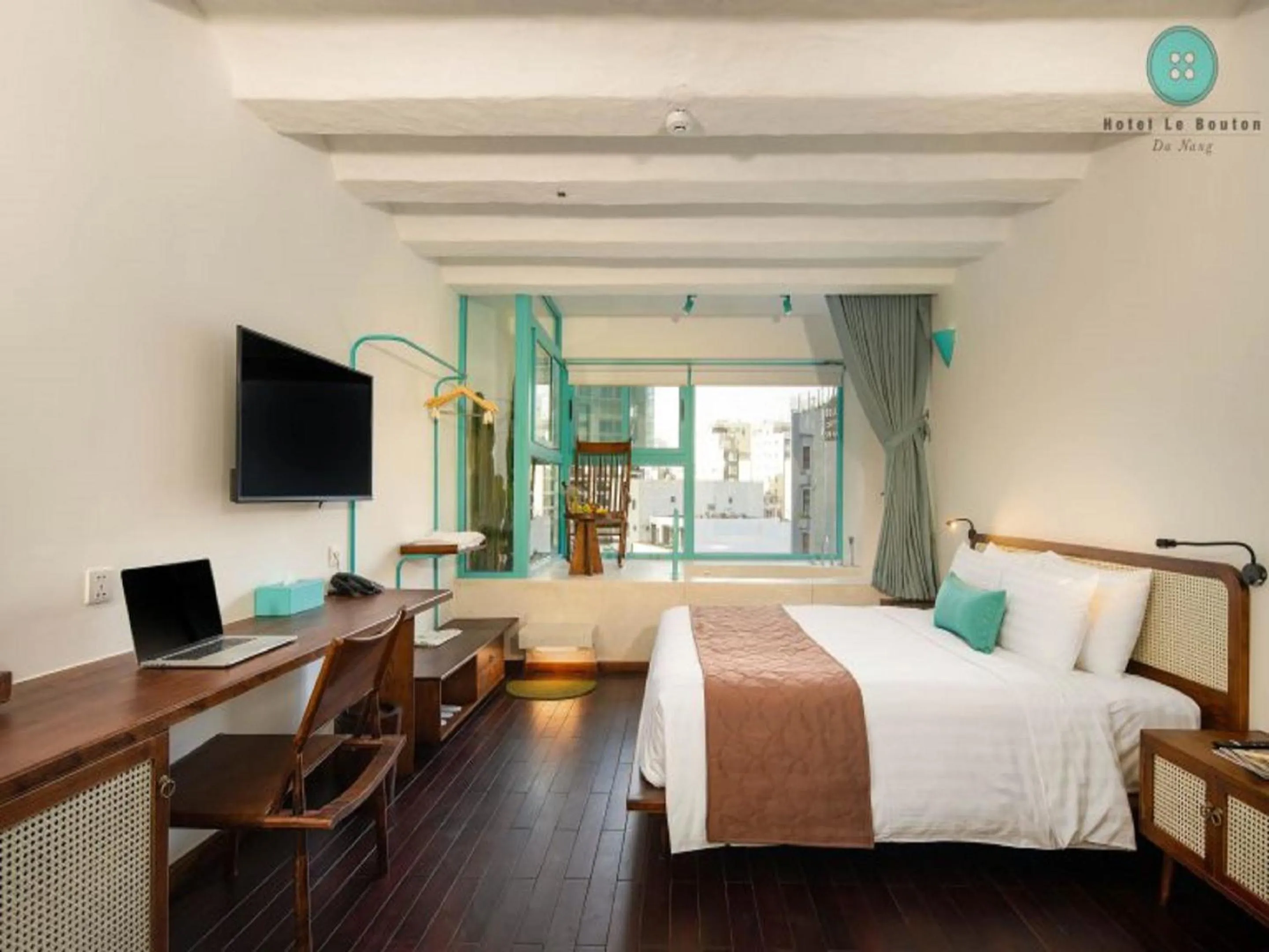 TV and multimedia, Bed in Hotel Le Bouton