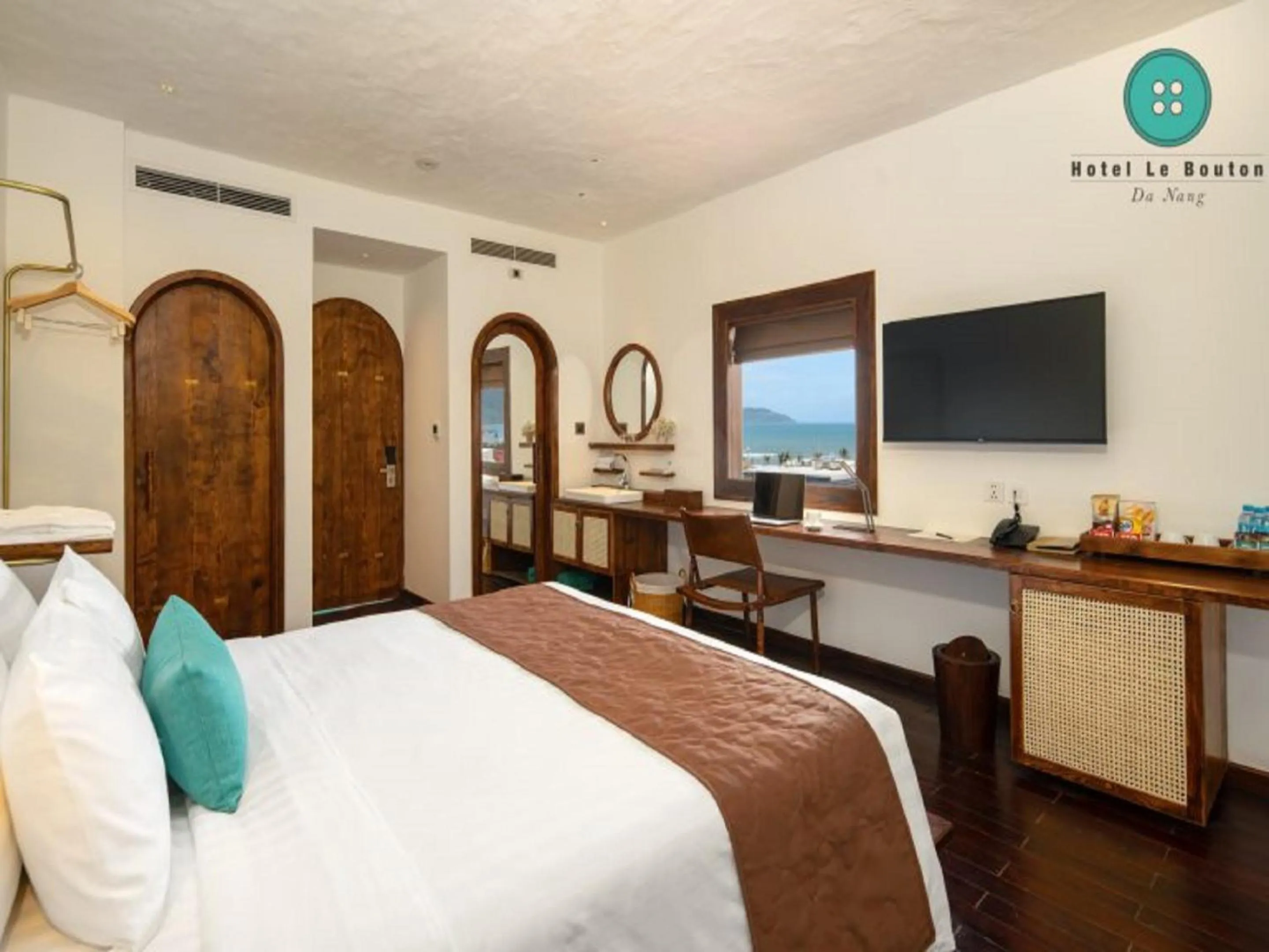 Photo of the whole room, Bed in Hotel Le Bouton