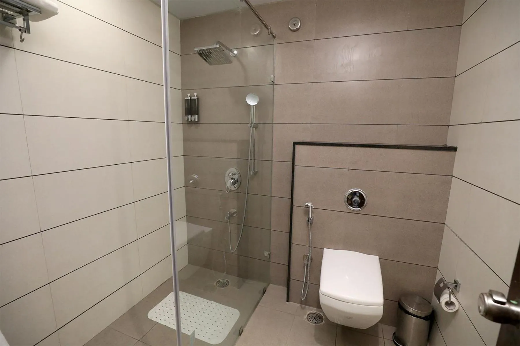 Bathroom in Hotel Foxglove International