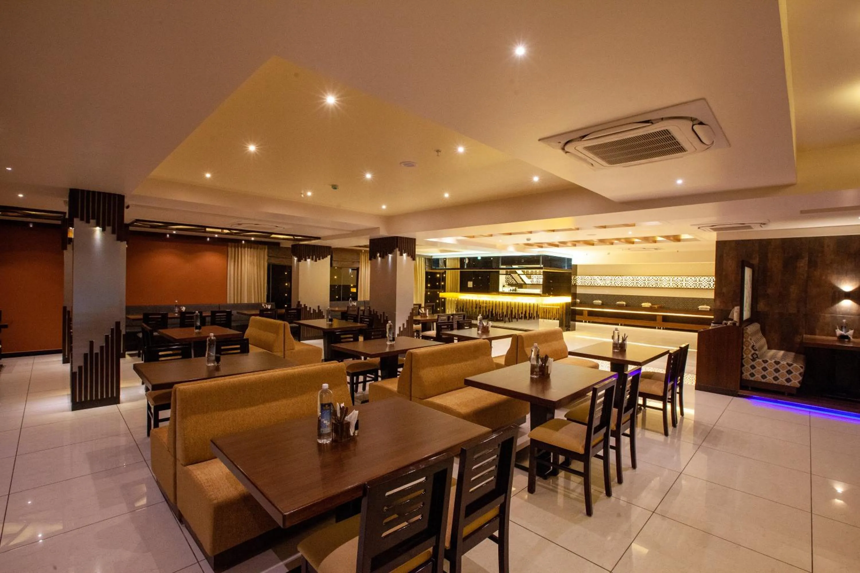 Restaurant/places to eat in Hotel Foxglove International