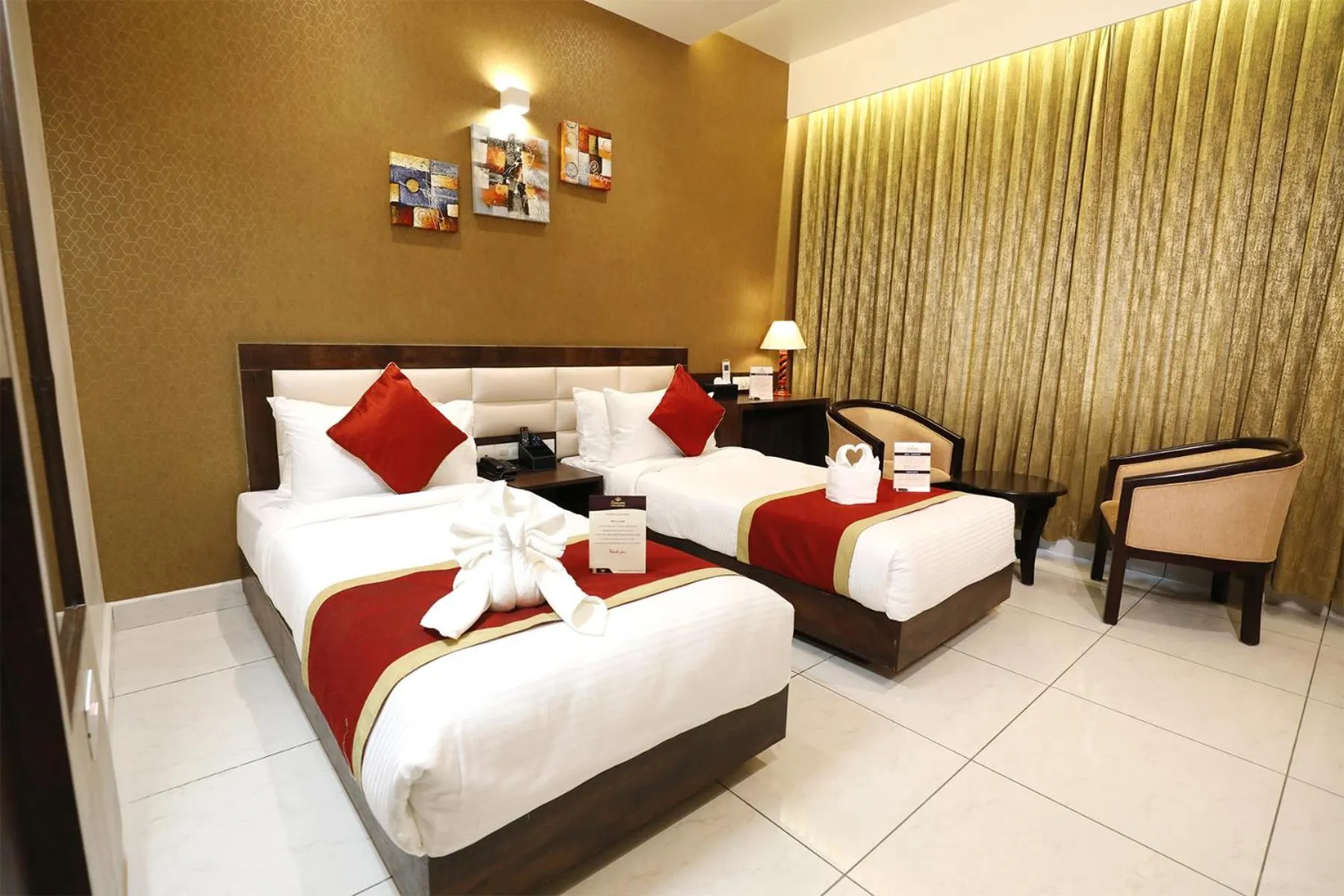 Bed in Hotel Foxglove International