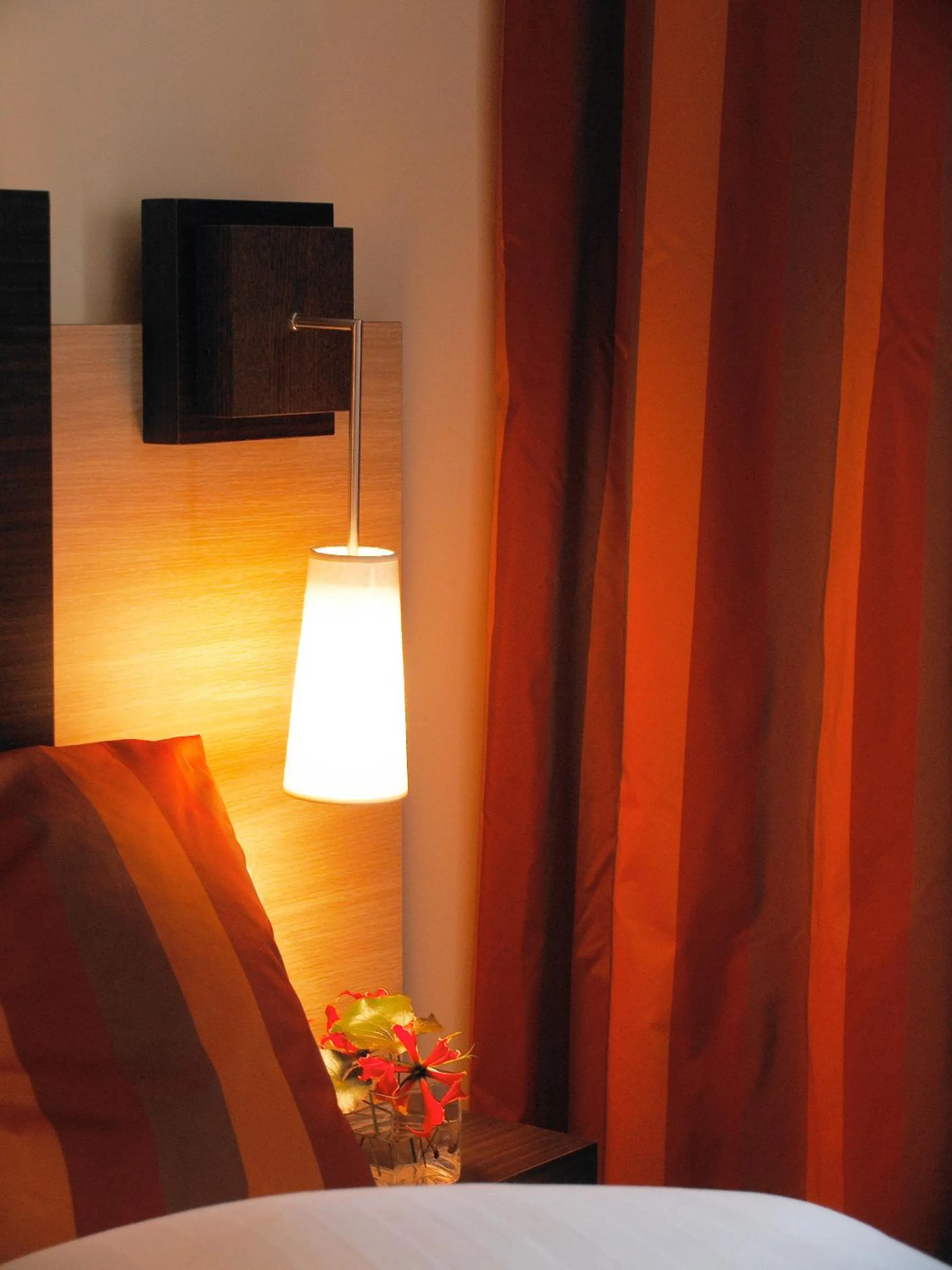 Bedroom, Bed in Hotel Suisse