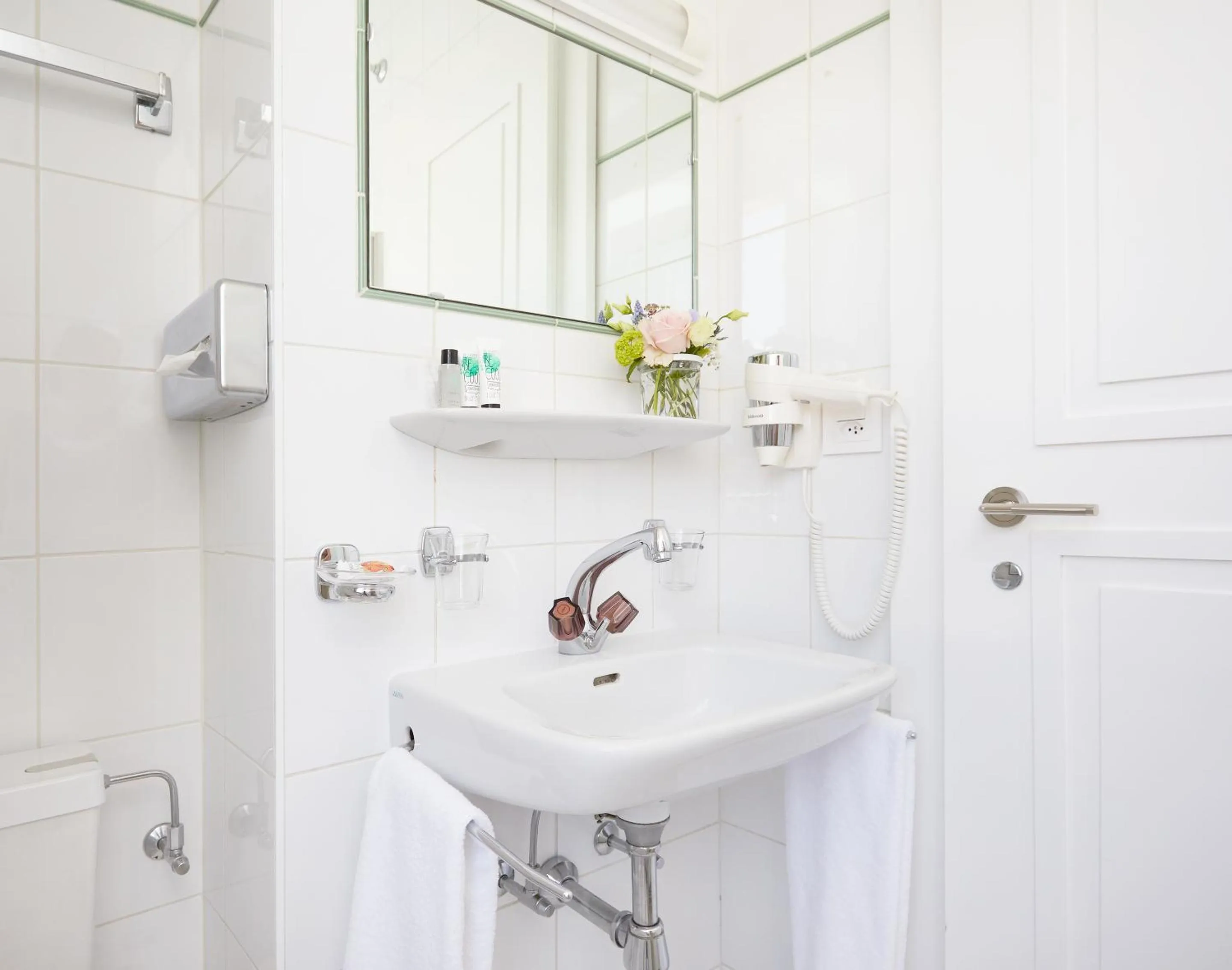 Shower in Hotel Suisse