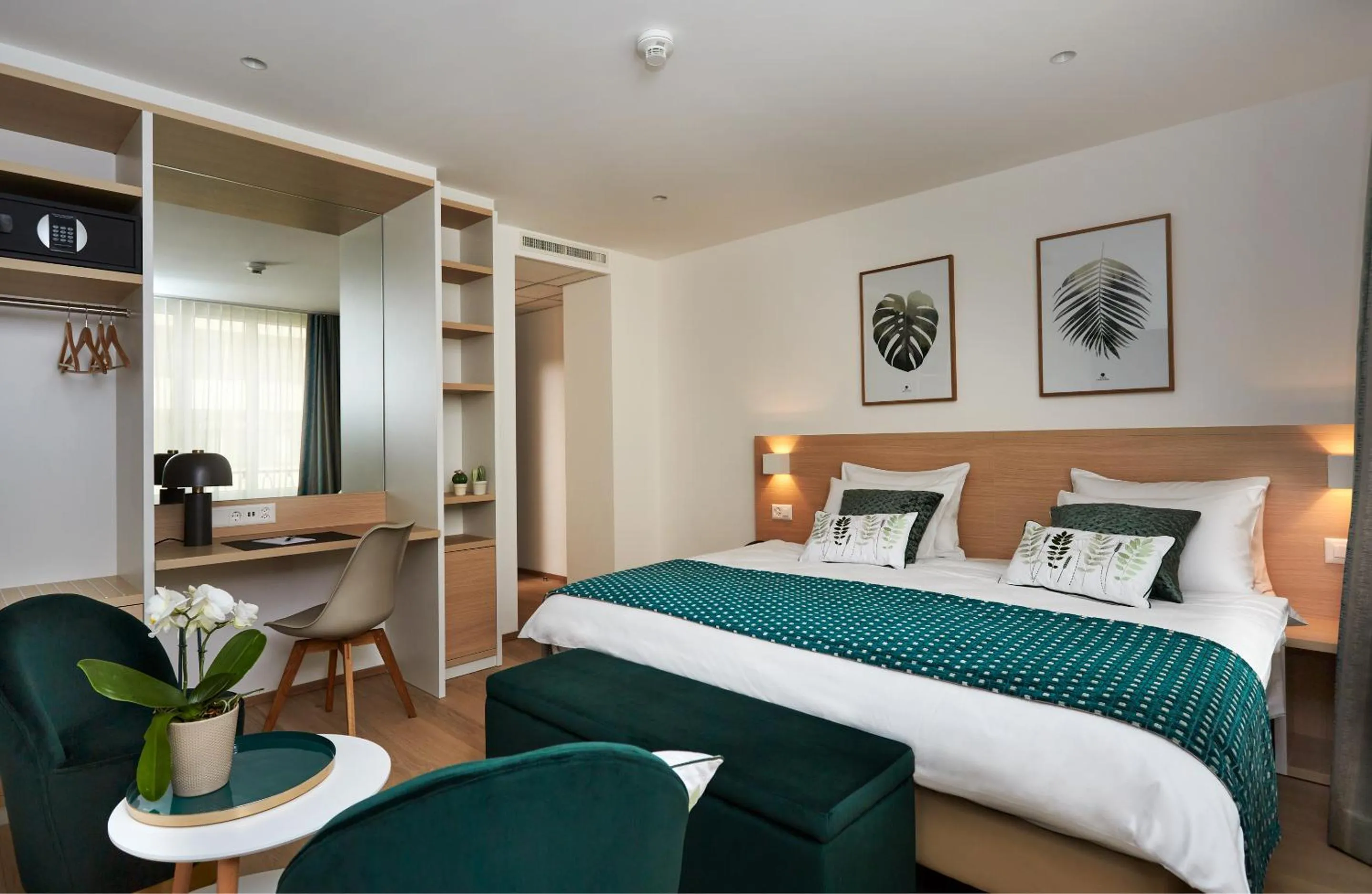 Bedroom, Bed in Hotel Suisse