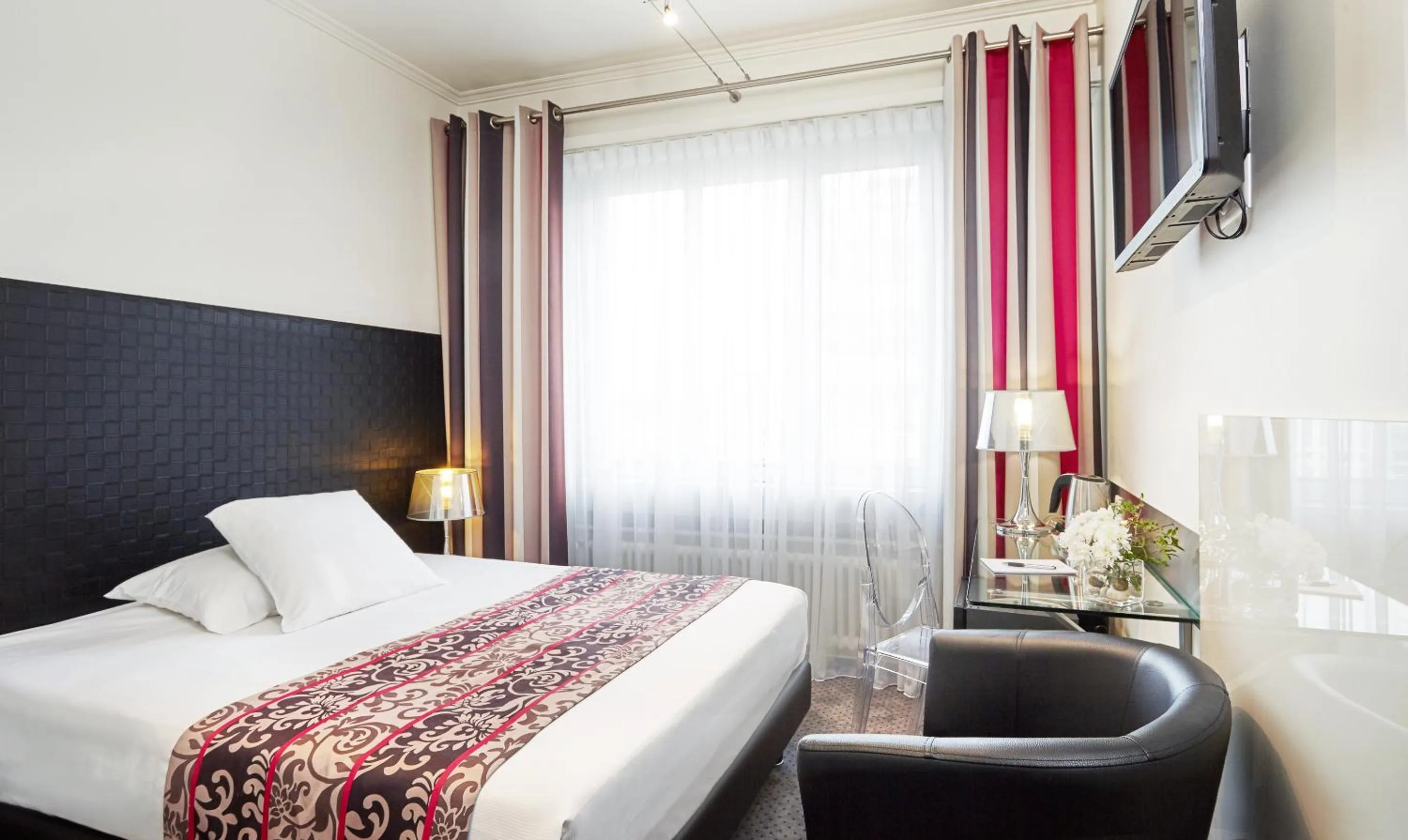 Bedroom, Bed in Hotel Suisse