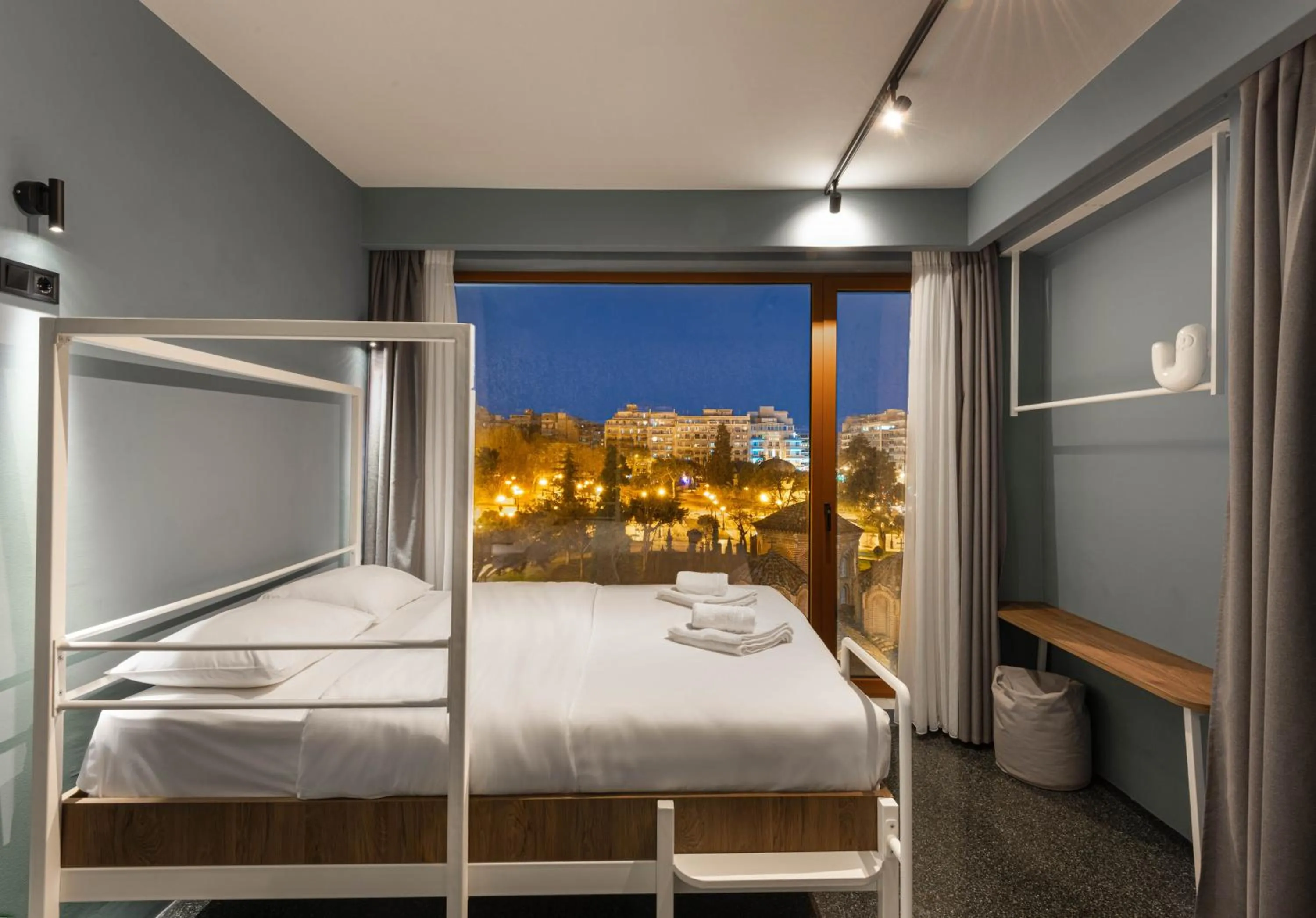 Bed in Zeus is Loose Hostel