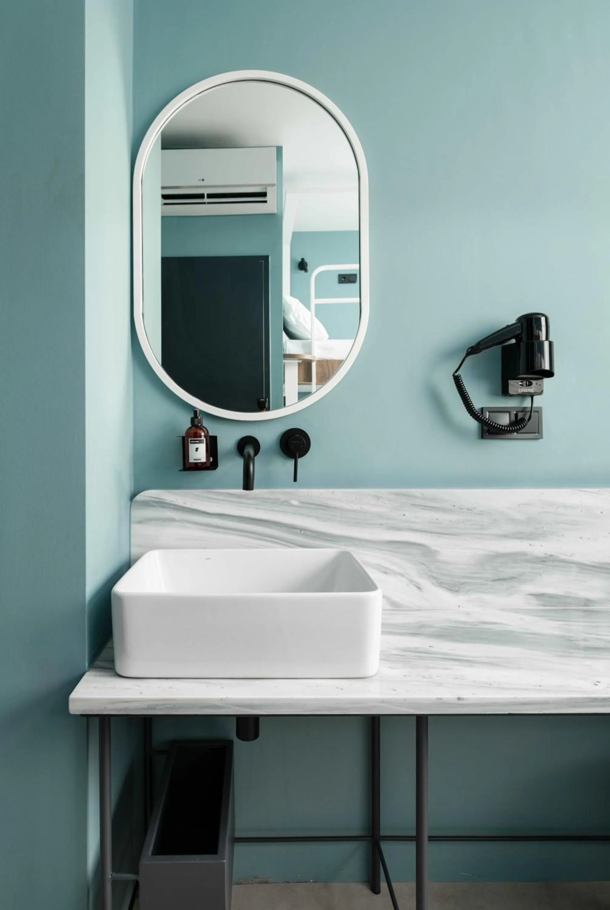 Bathroom in Zeus is Loose Hostel