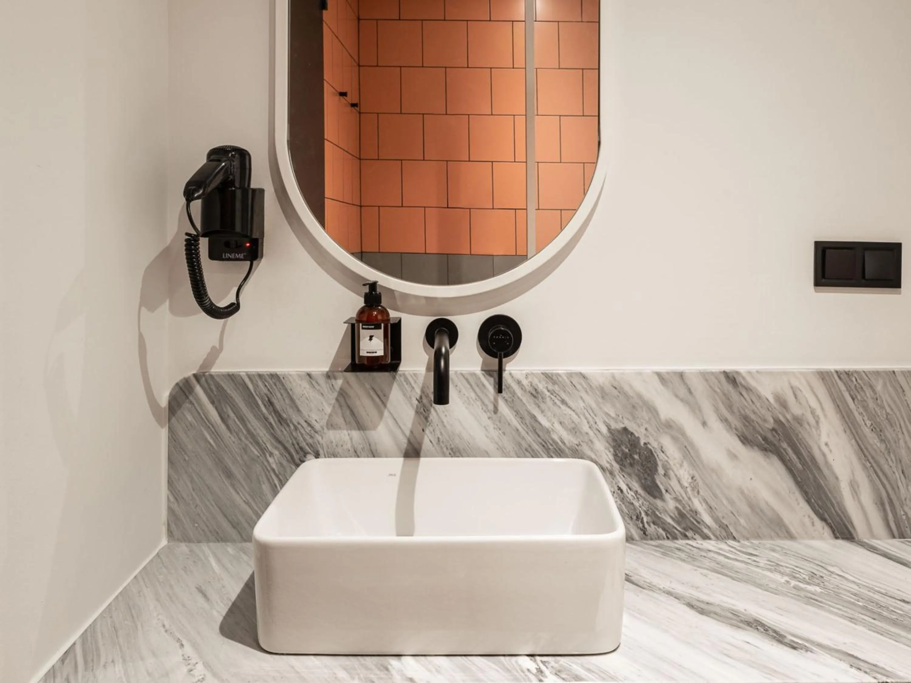 Bathroom in Zeus is Loose Hostel