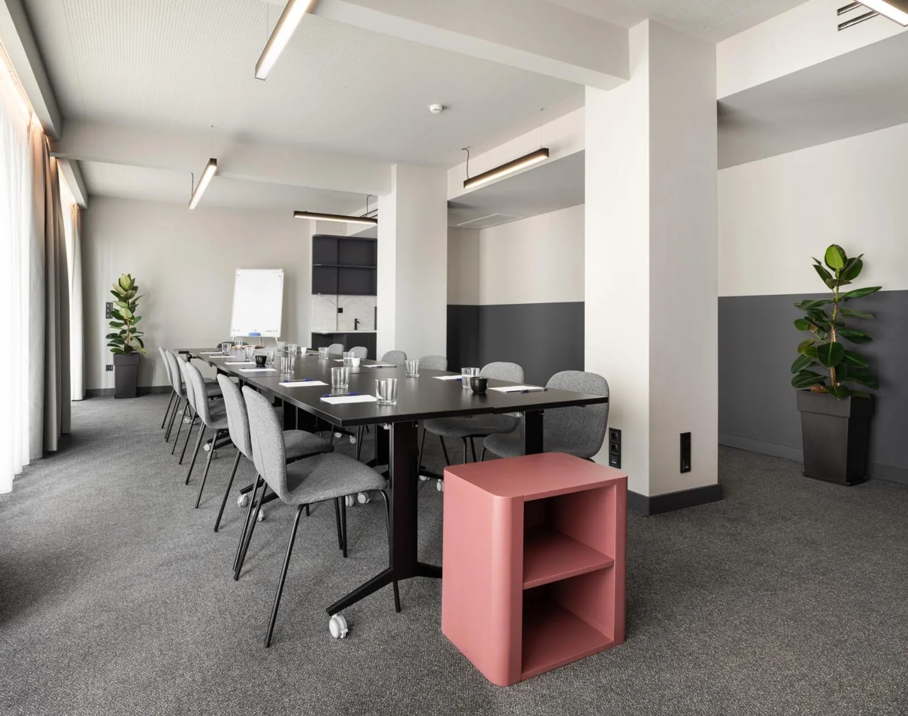 Meeting/conference room in Zeus is Loose Hostel