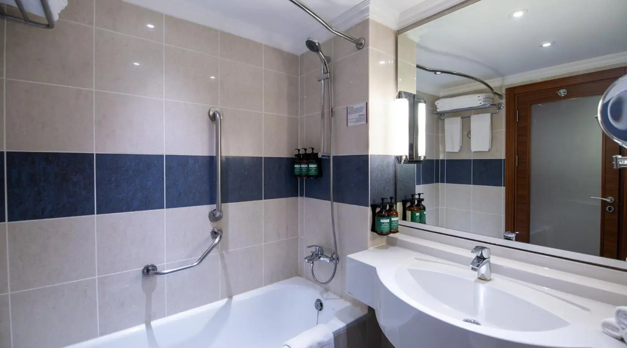 King Room with View - Smoking in Crowne Plaza Amman by IHG King Room with View - Smoking in Crowne Plaza Amman by IHG