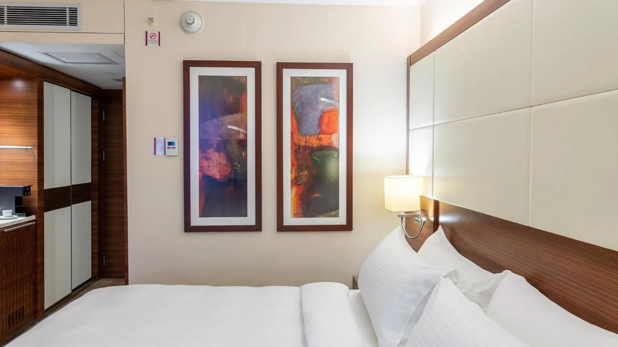 Photo of the whole room, Bed in Crowne Plaza Amman by IHG