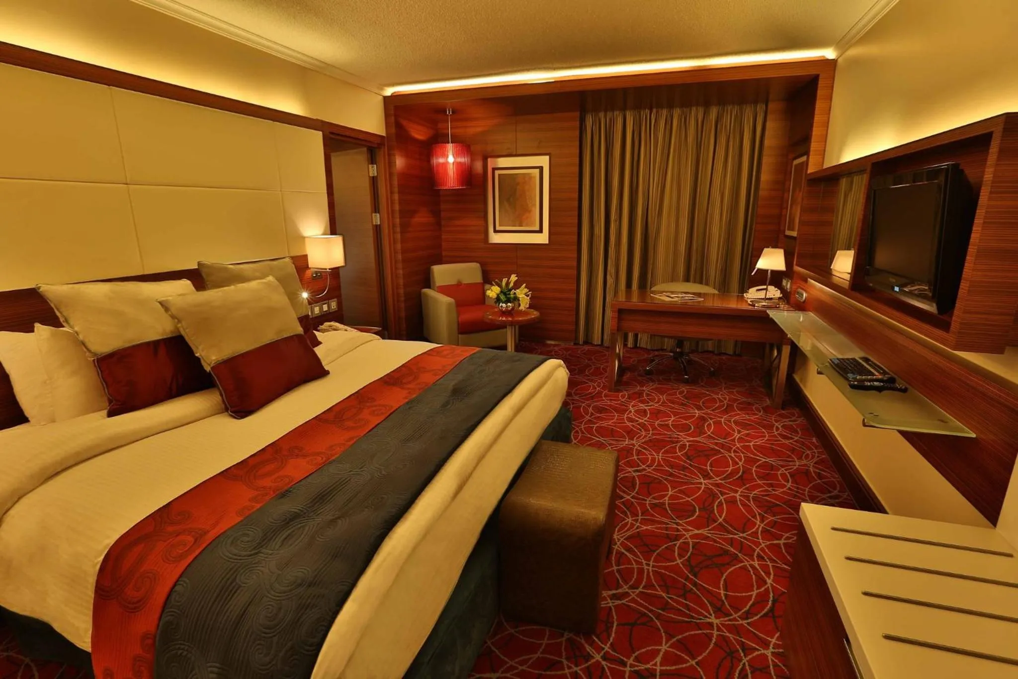 Photo of the whole room, Bed in Crowne Plaza Amman by IHG