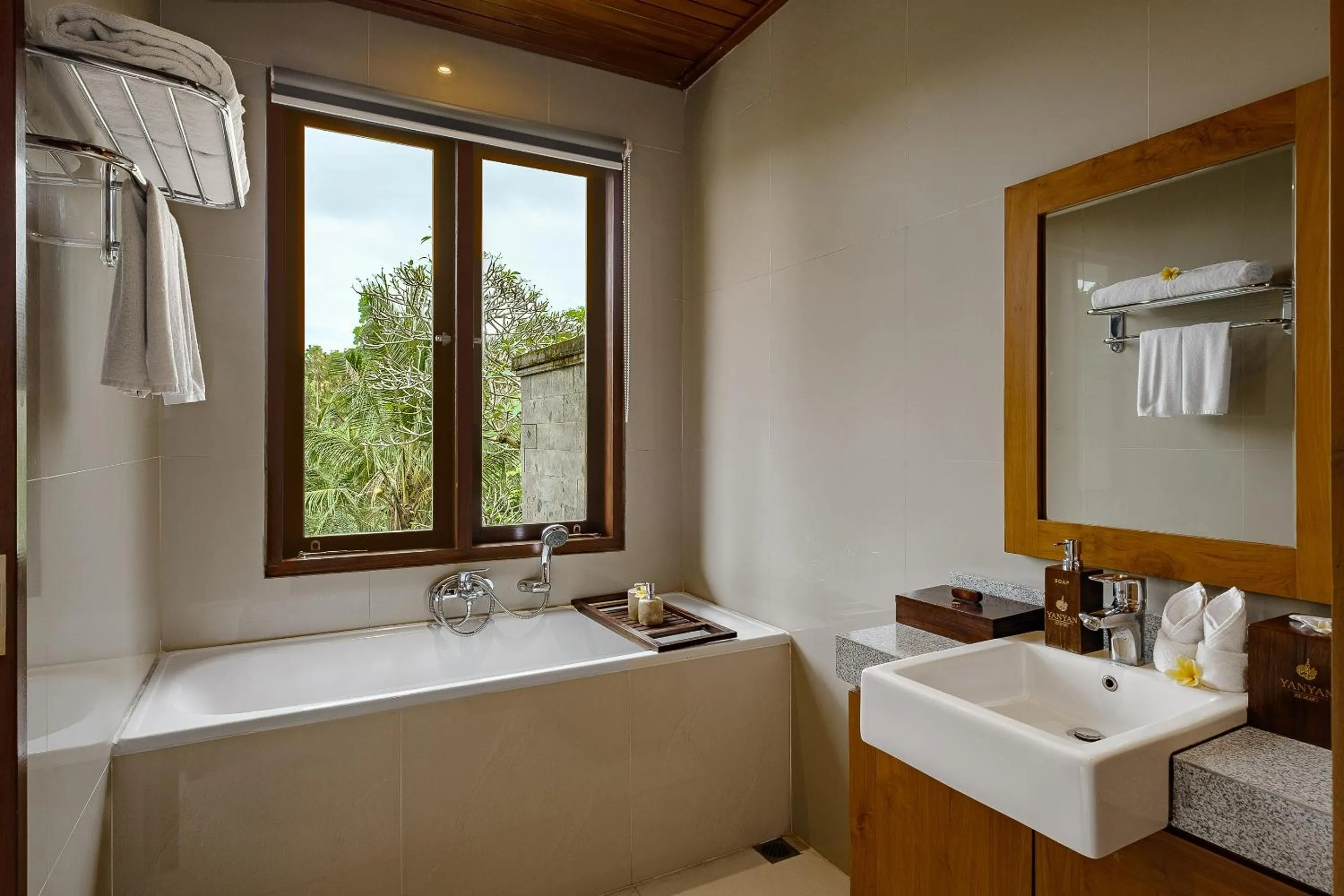 Bath, Bed in Yanyan Resort Ubud