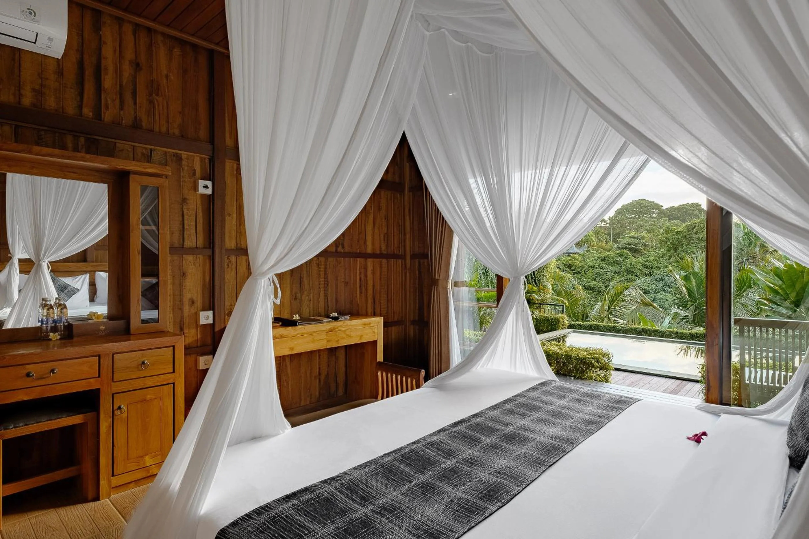 Bed in Yanyan Resort Ubud