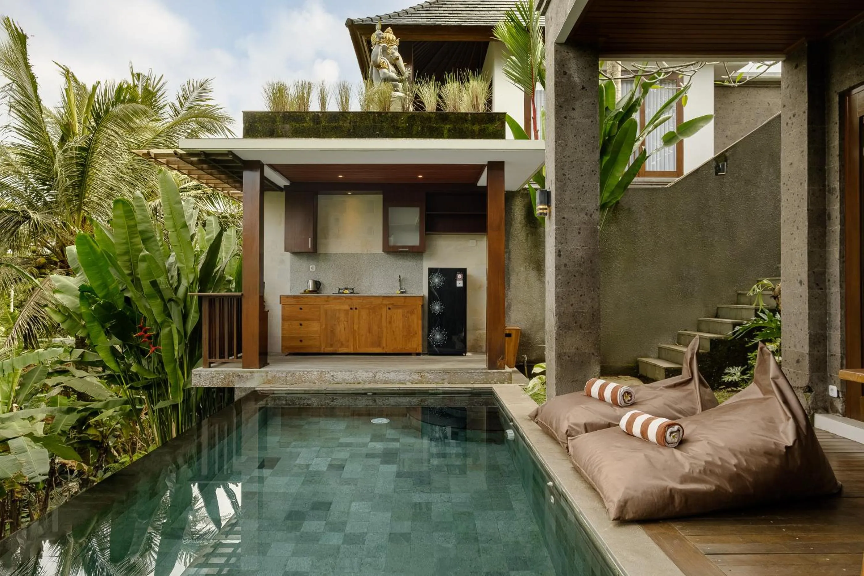 Swimming pool in Yanyan Resort Ubud