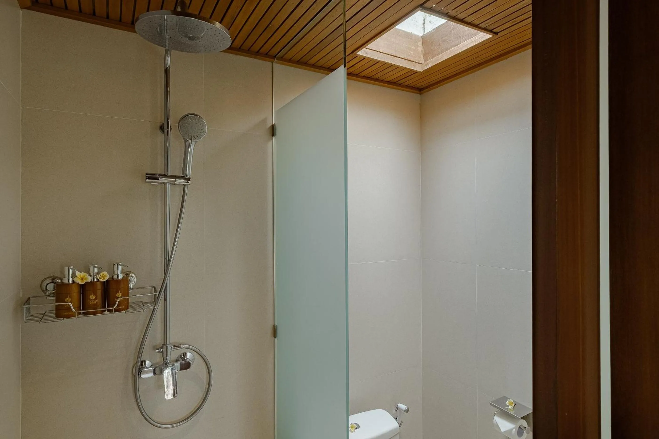Shower in Yanyan Resort Ubud