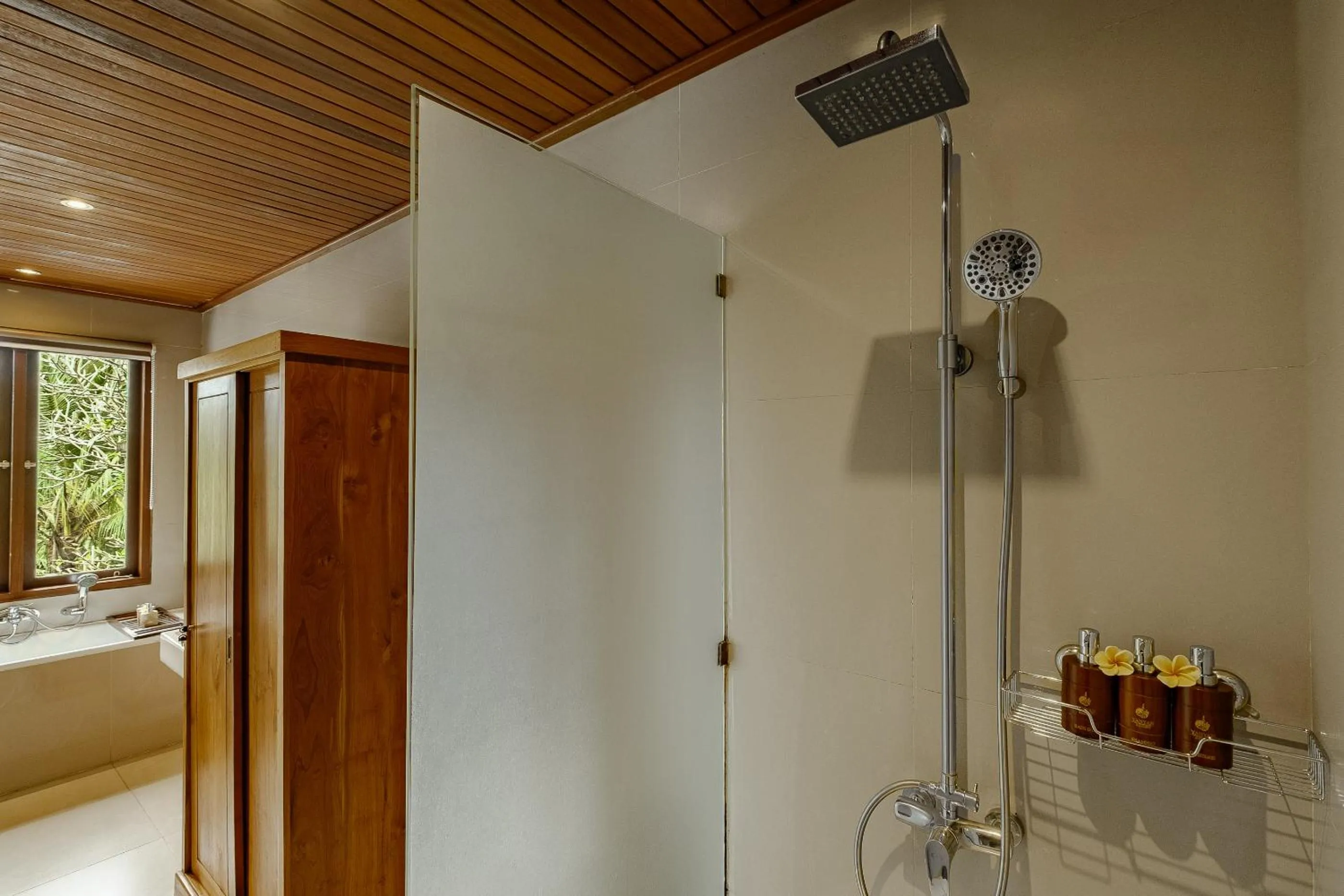 Shower, Bed in Yanyan Resort Ubud