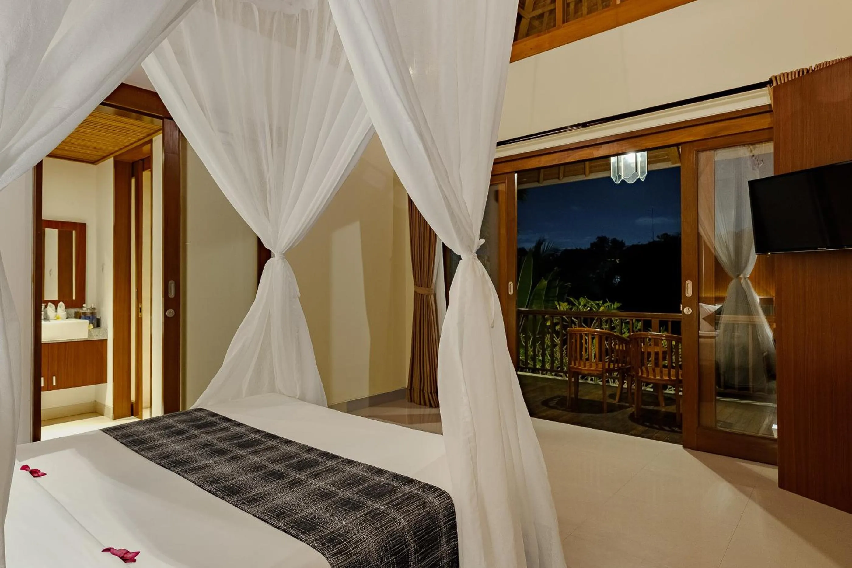 Bed in Yanyan Resort Ubud