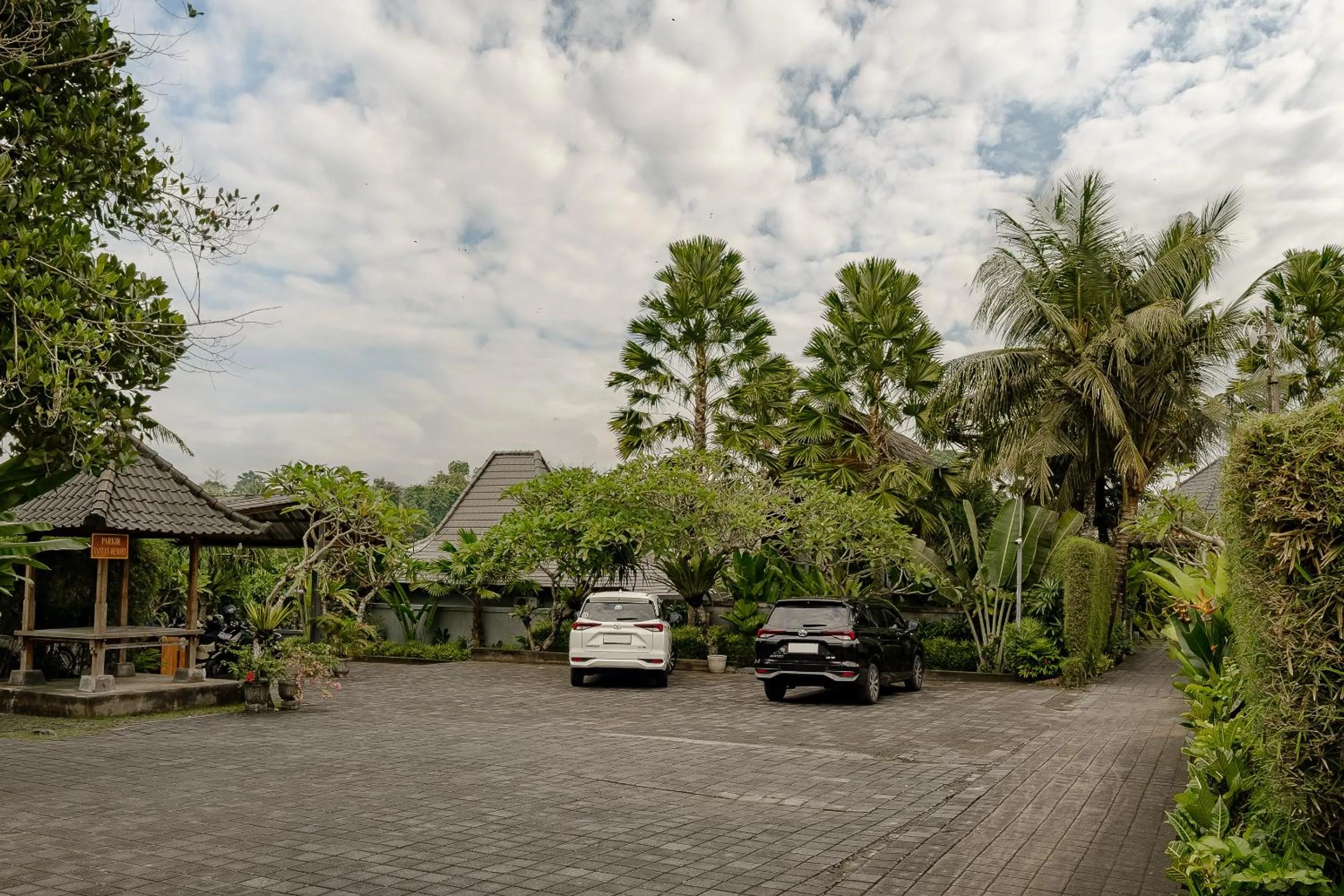 Parking in Yanyan Resort Ubud