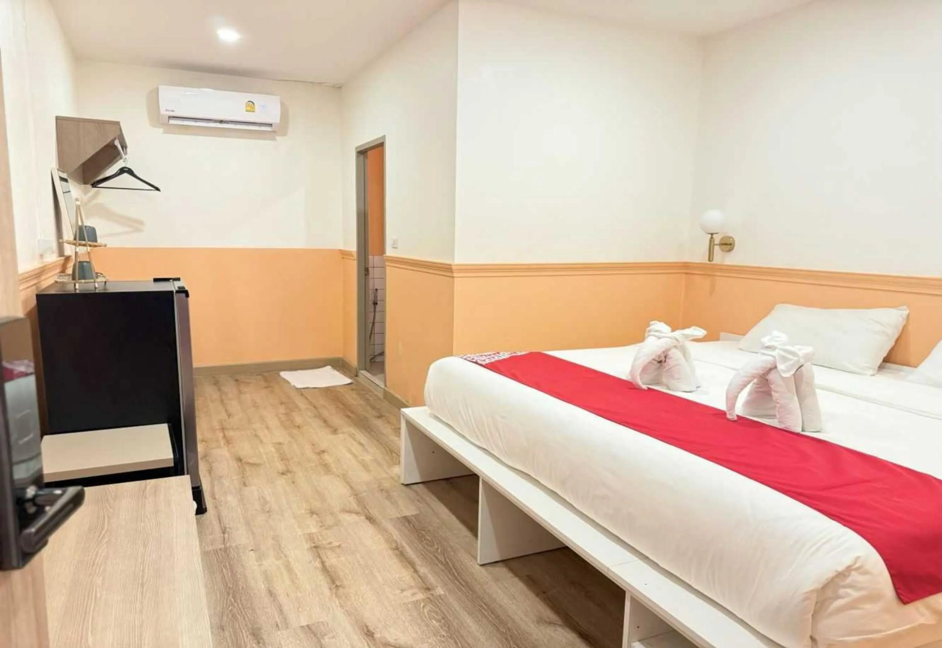 Photo of the whole room, Bed in Collection O The Singha Chiangmai Hotel