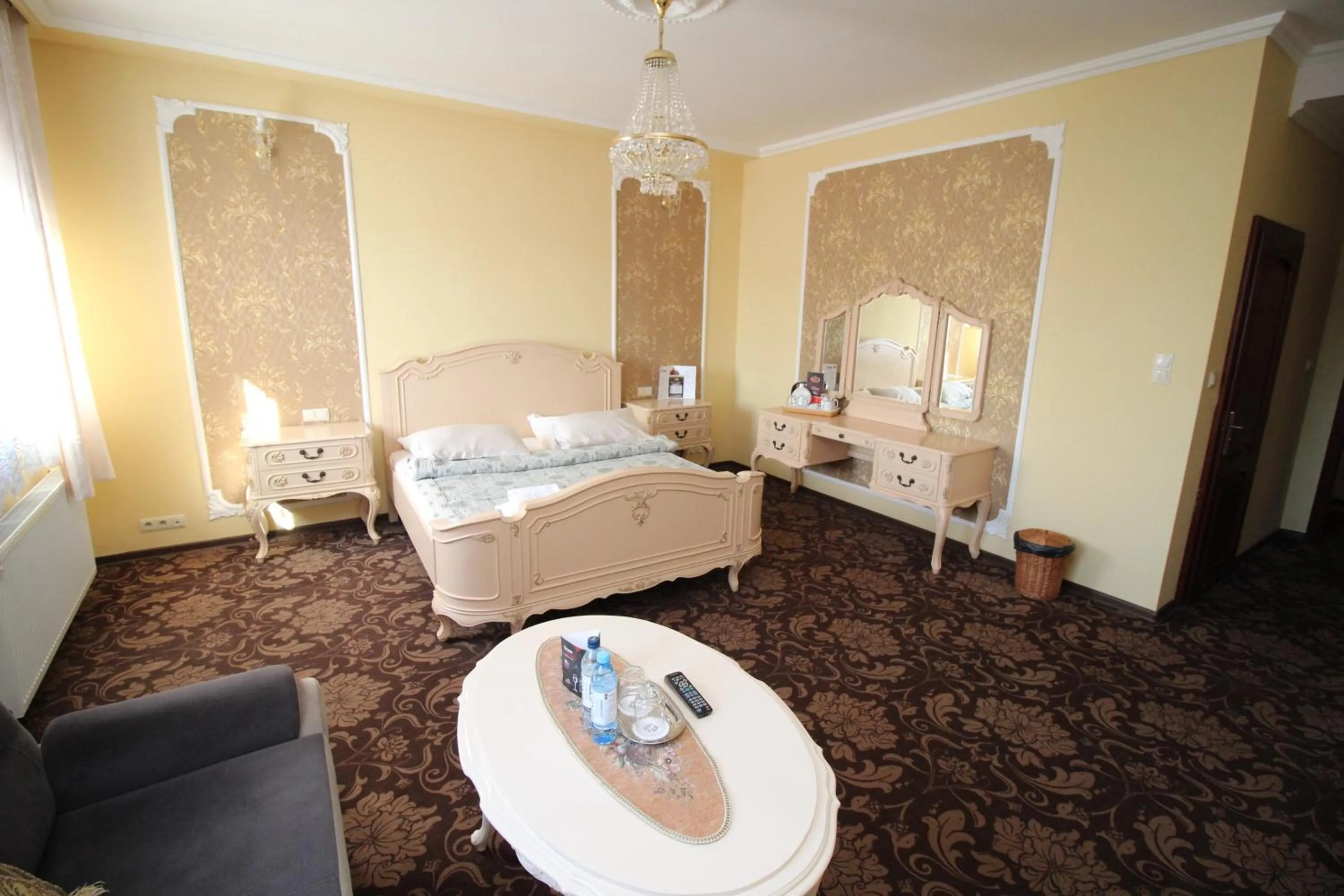 Bed in Złote Arkady