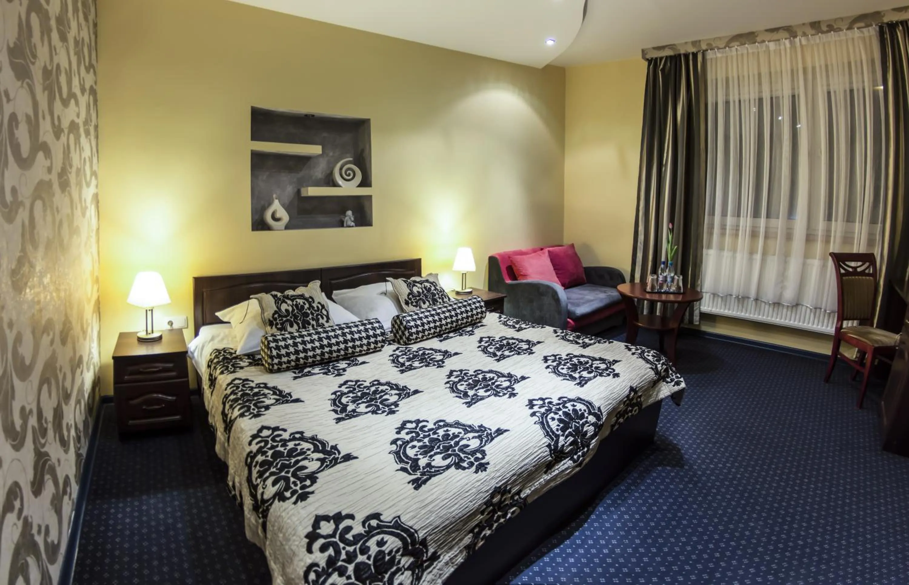 Photo of the whole room, Bed in Złote Arkady