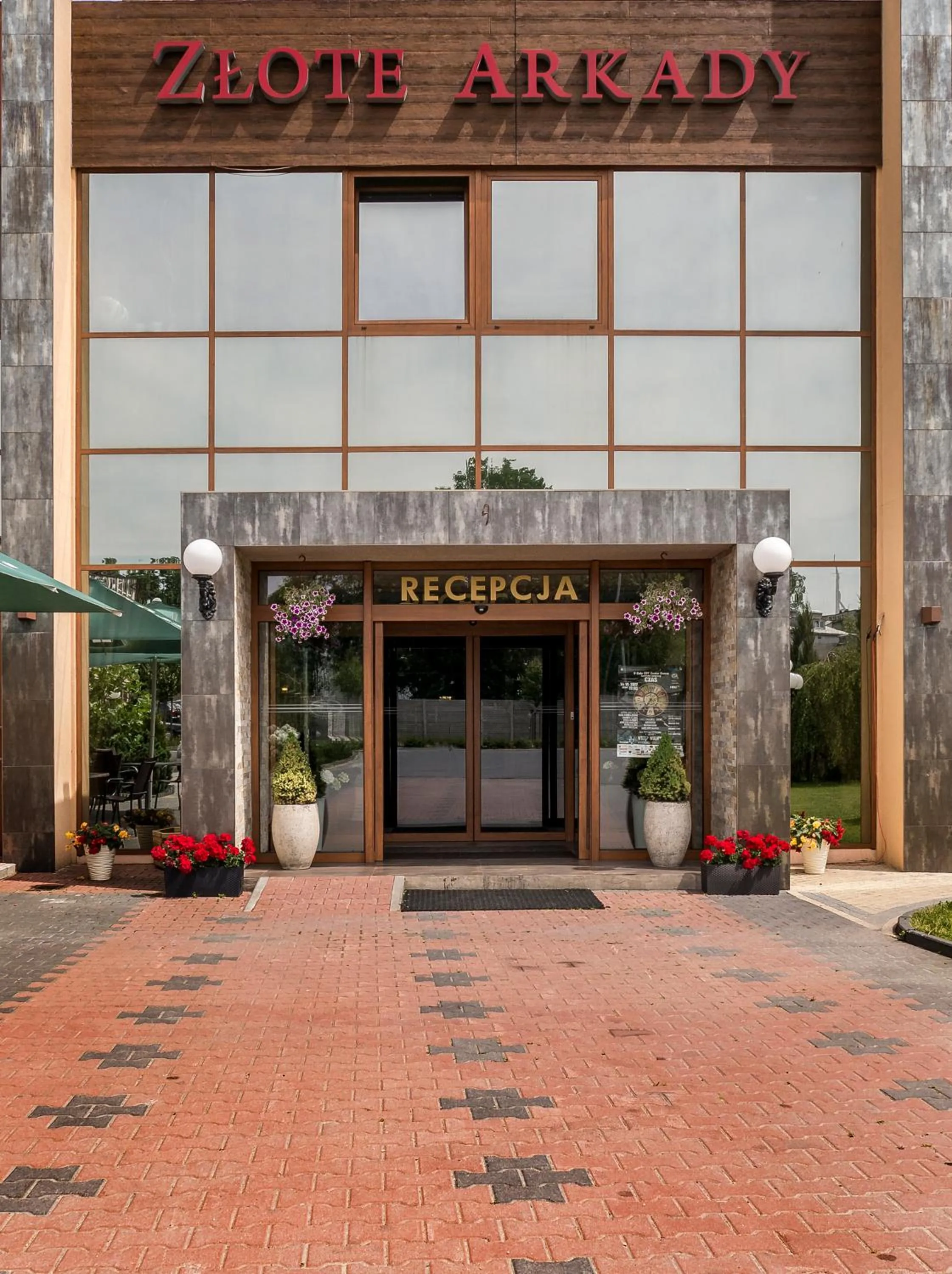 Facade/entrance in Złote Arkady