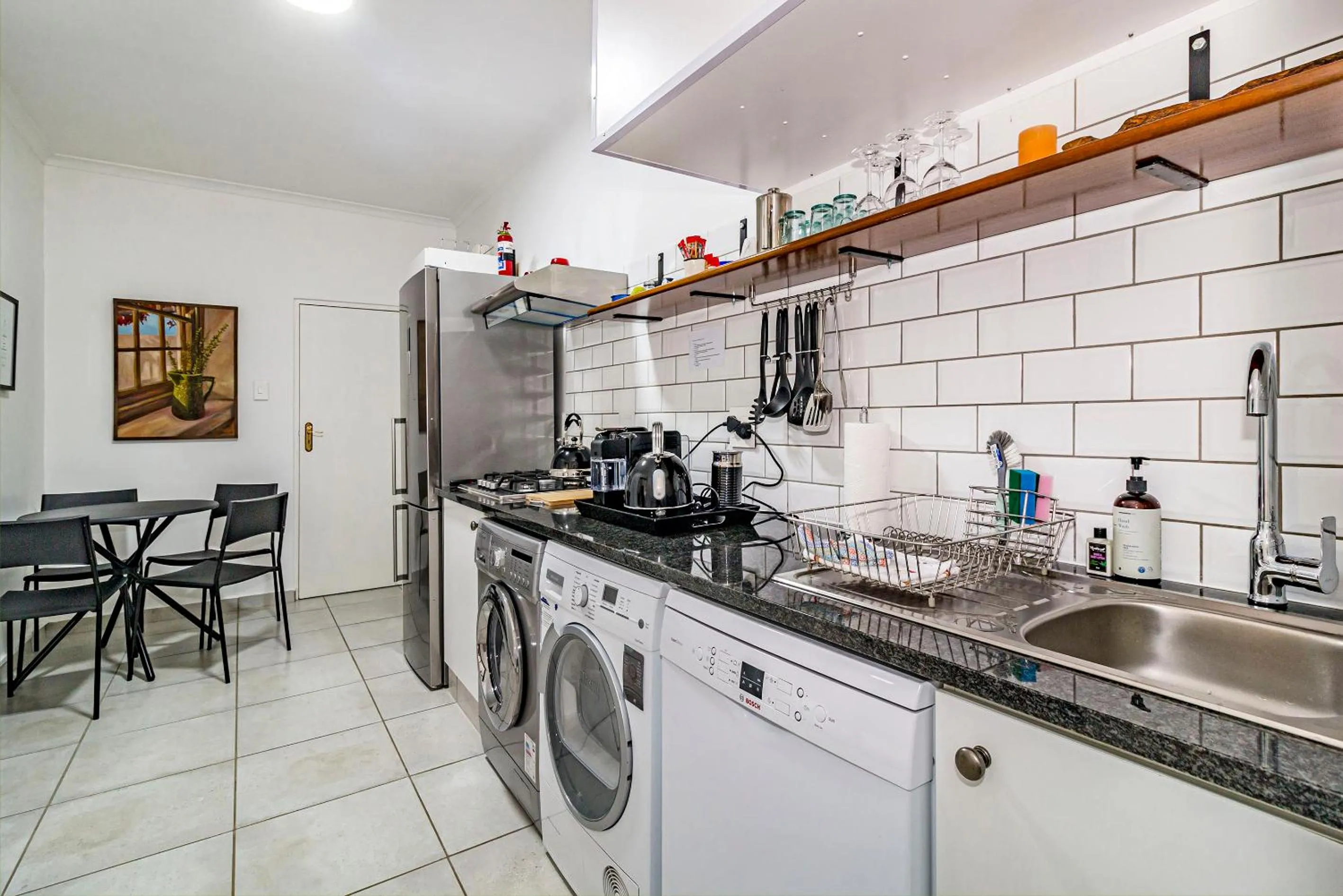 Kitchen or kitchenette in 5 Rembrandt Guesthouse