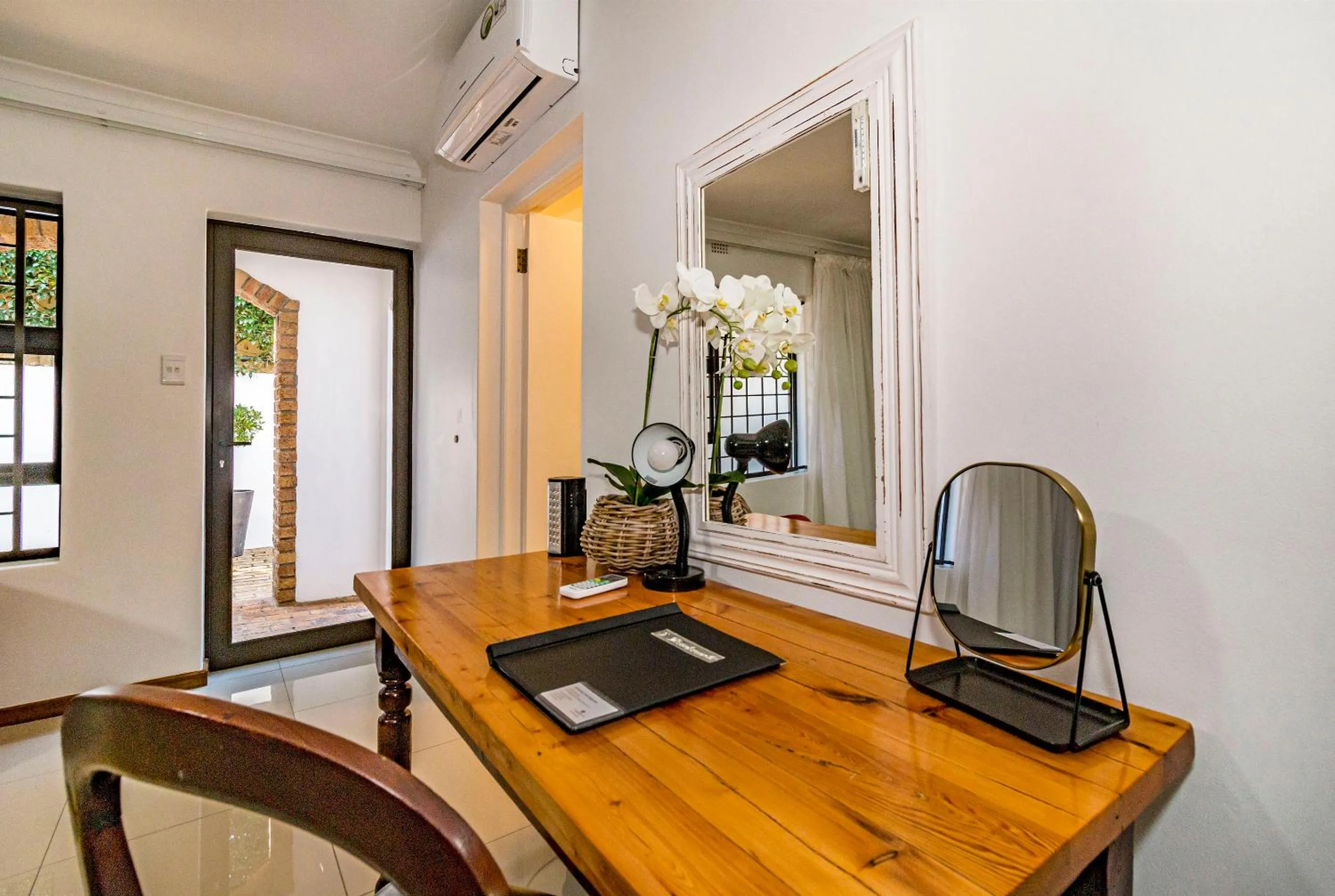 air conditioner in 5 Rembrandt Guesthouse