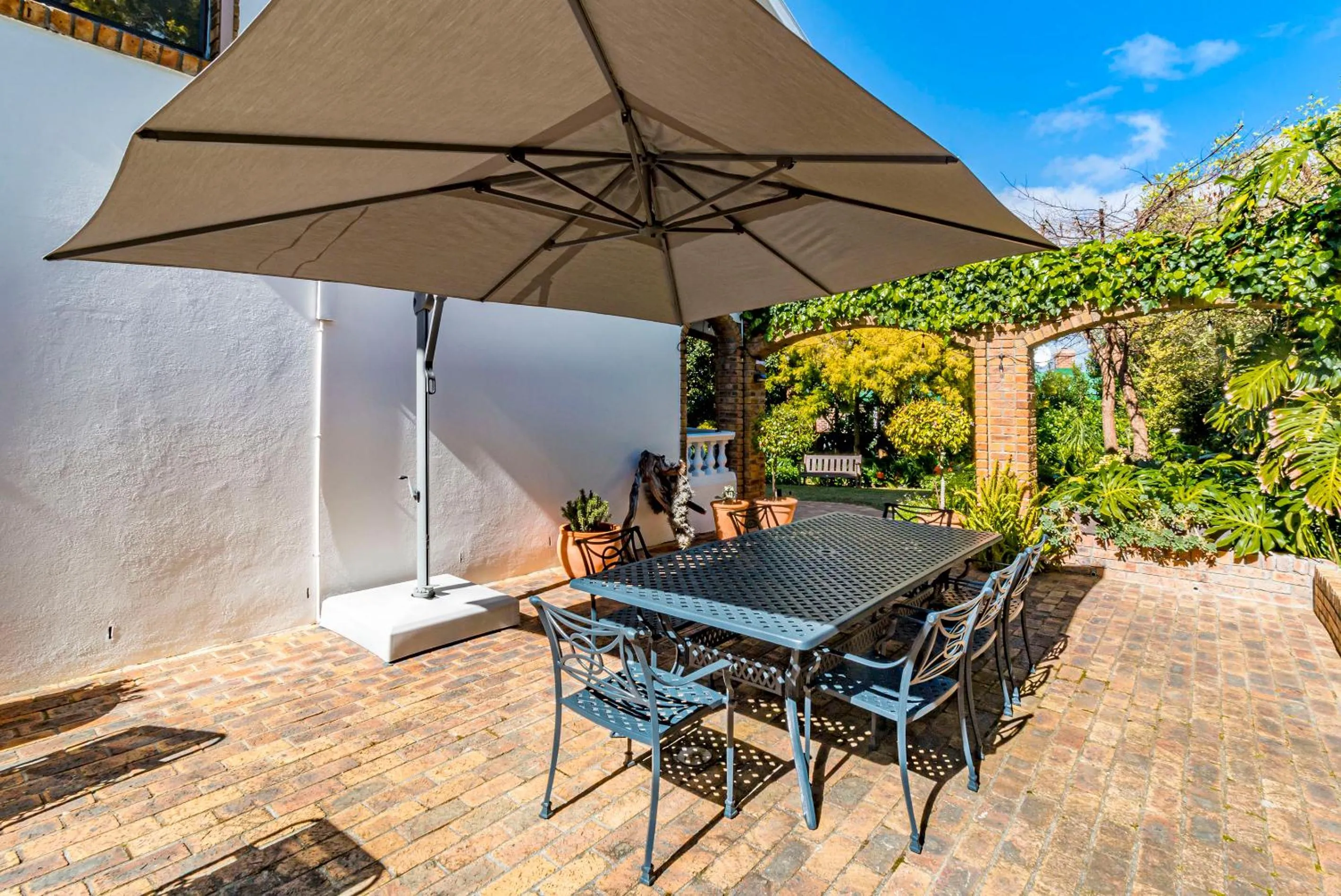 Patio in 5 Rembrandt Guesthouse