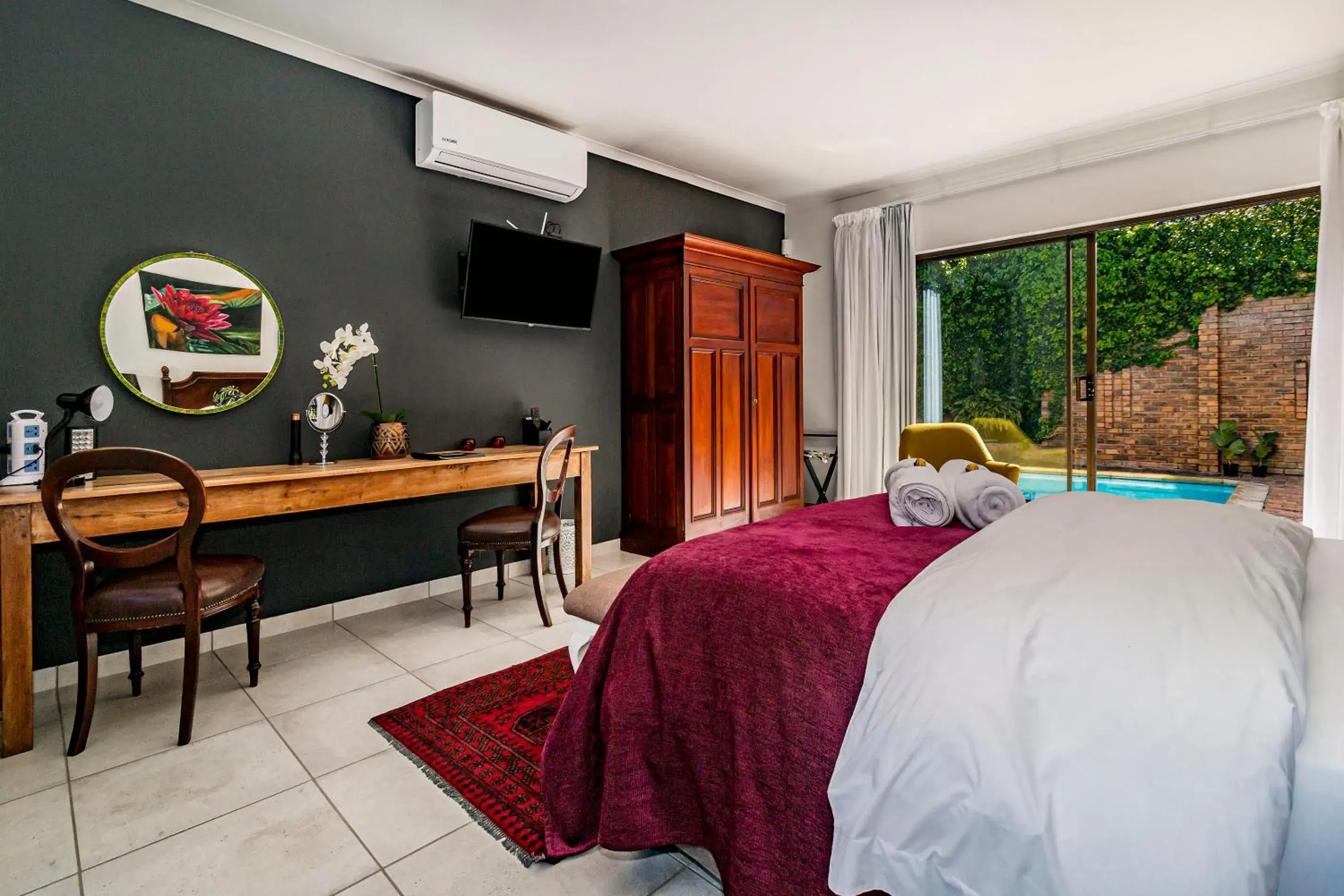 Deluxe King Room in 5 Rembrandt Guesthouse Deluxe King Room in 5 Rembrandt Guesthouse