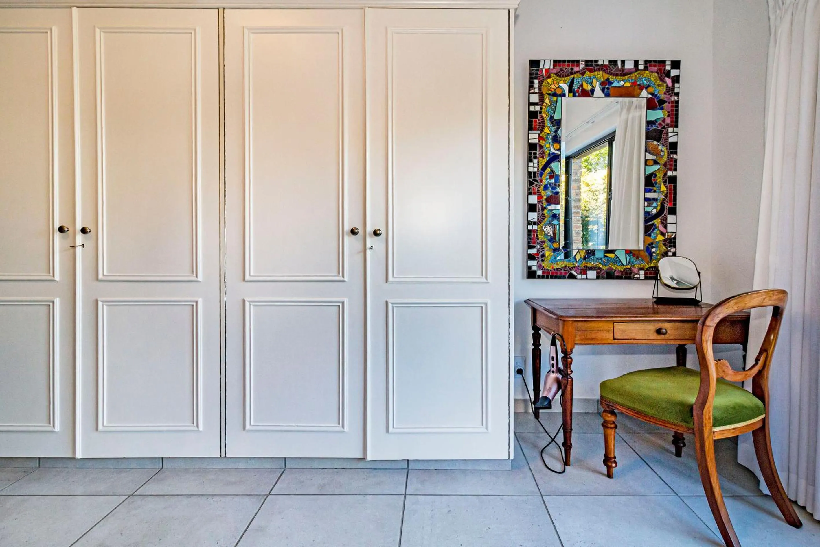 wardrobe in 5 Rembrandt Guesthouse