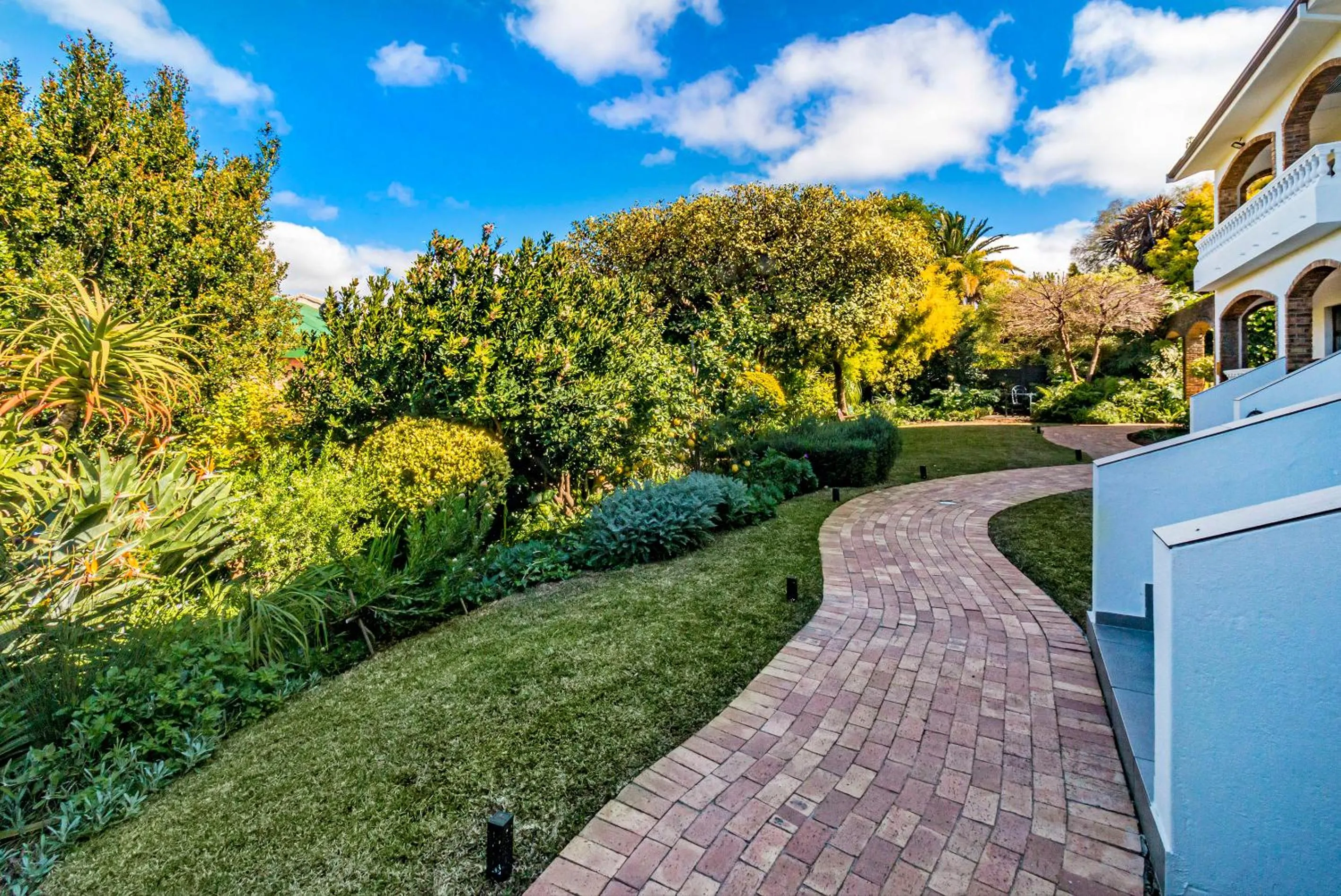 Property building in 5 Rembrandt Guesthouse