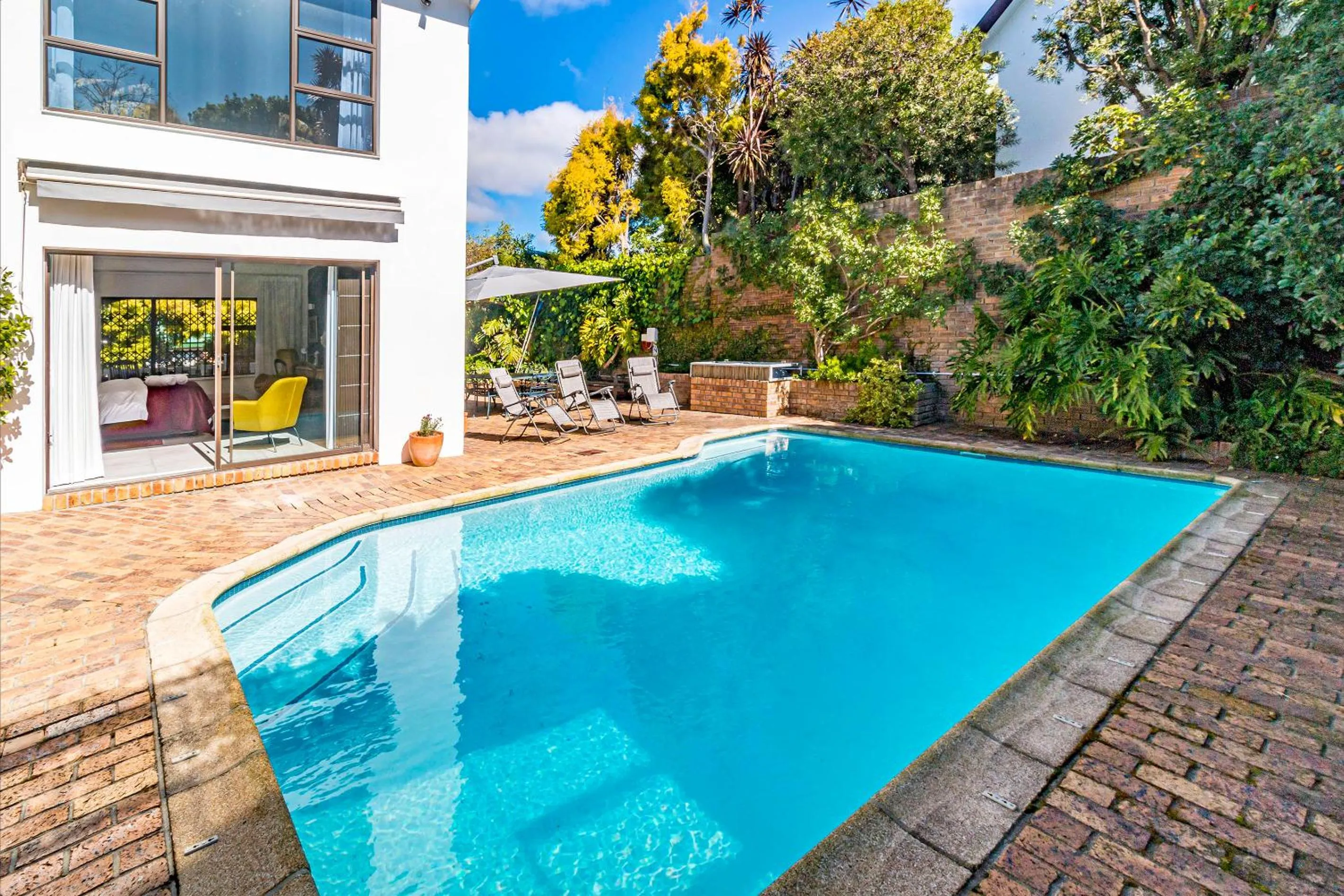 Garden view in 5 Rembrandt Guesthouse