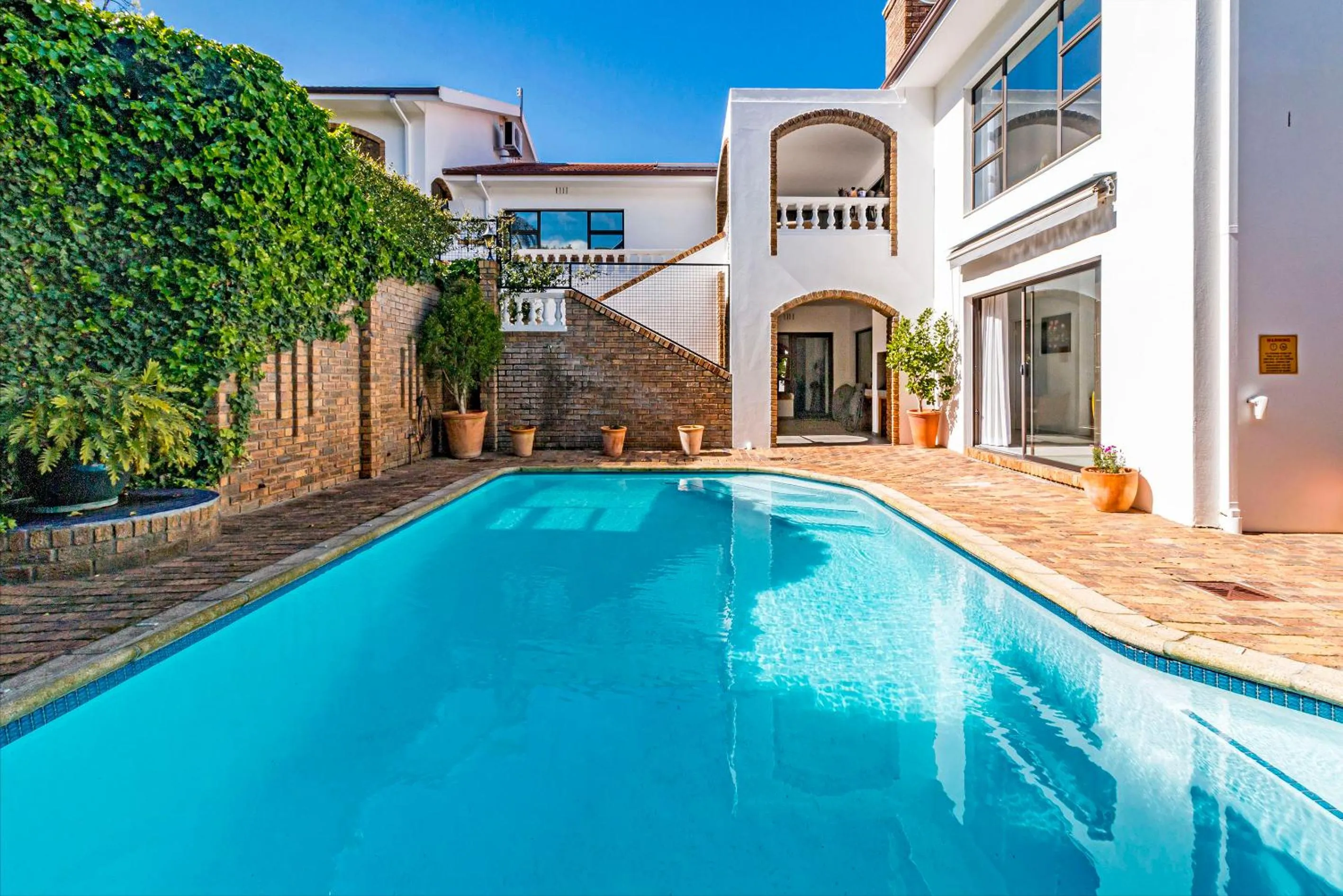 Property building in 5 Rembrandt Guesthouse