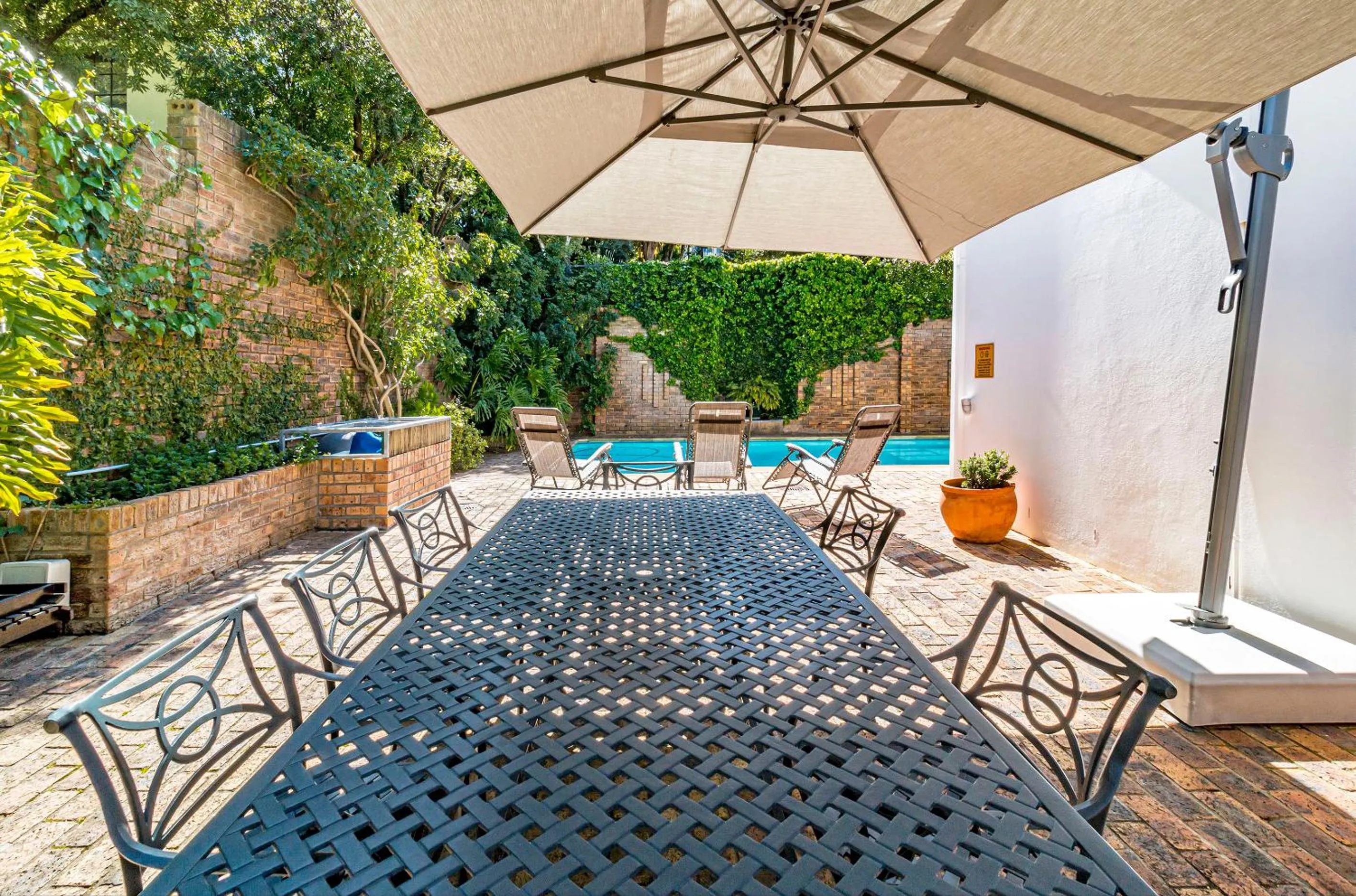 Patio in 5 Rembrandt Guesthouse