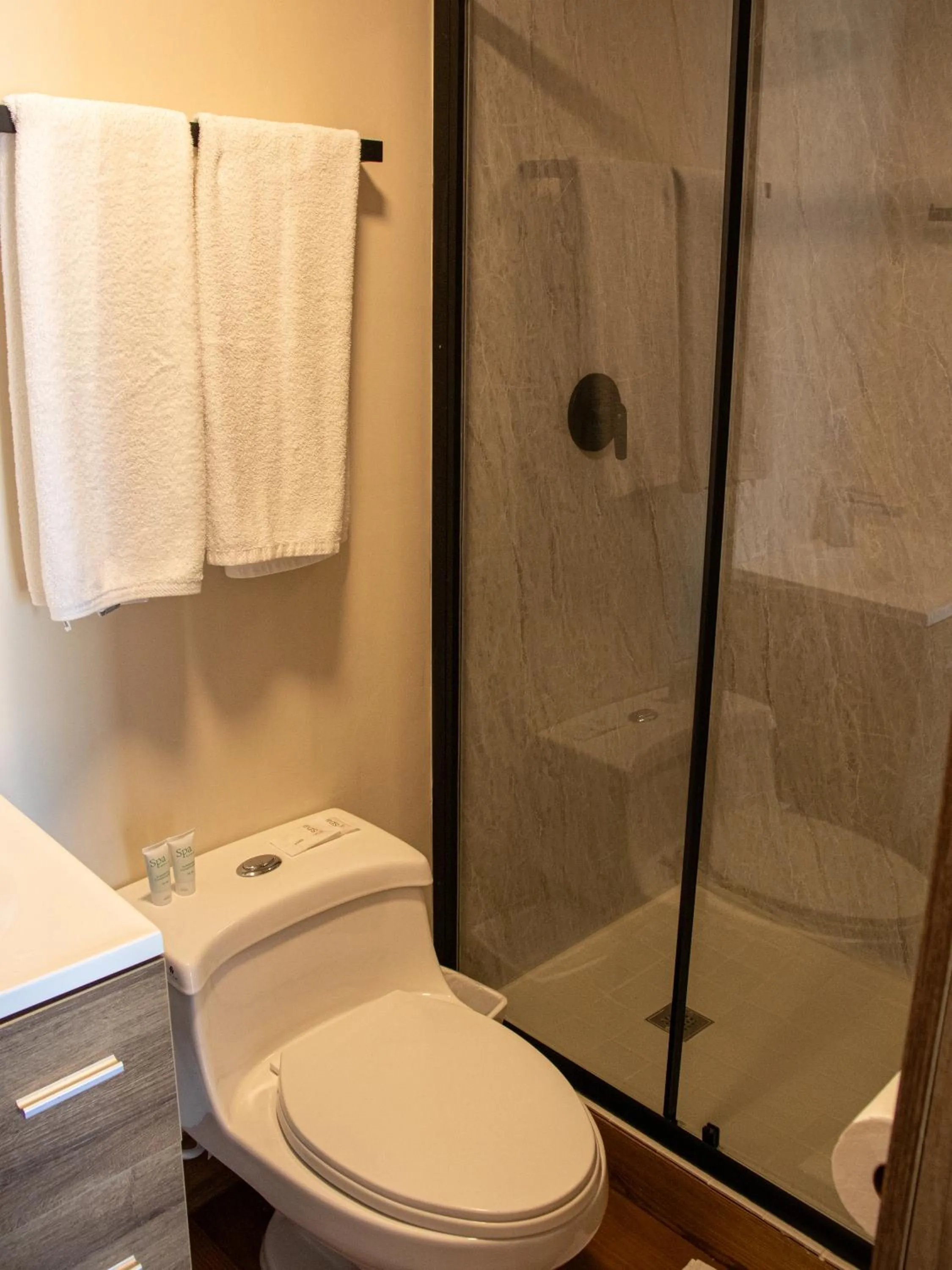 Shower in Nomada Republic Hotel Punta Chame